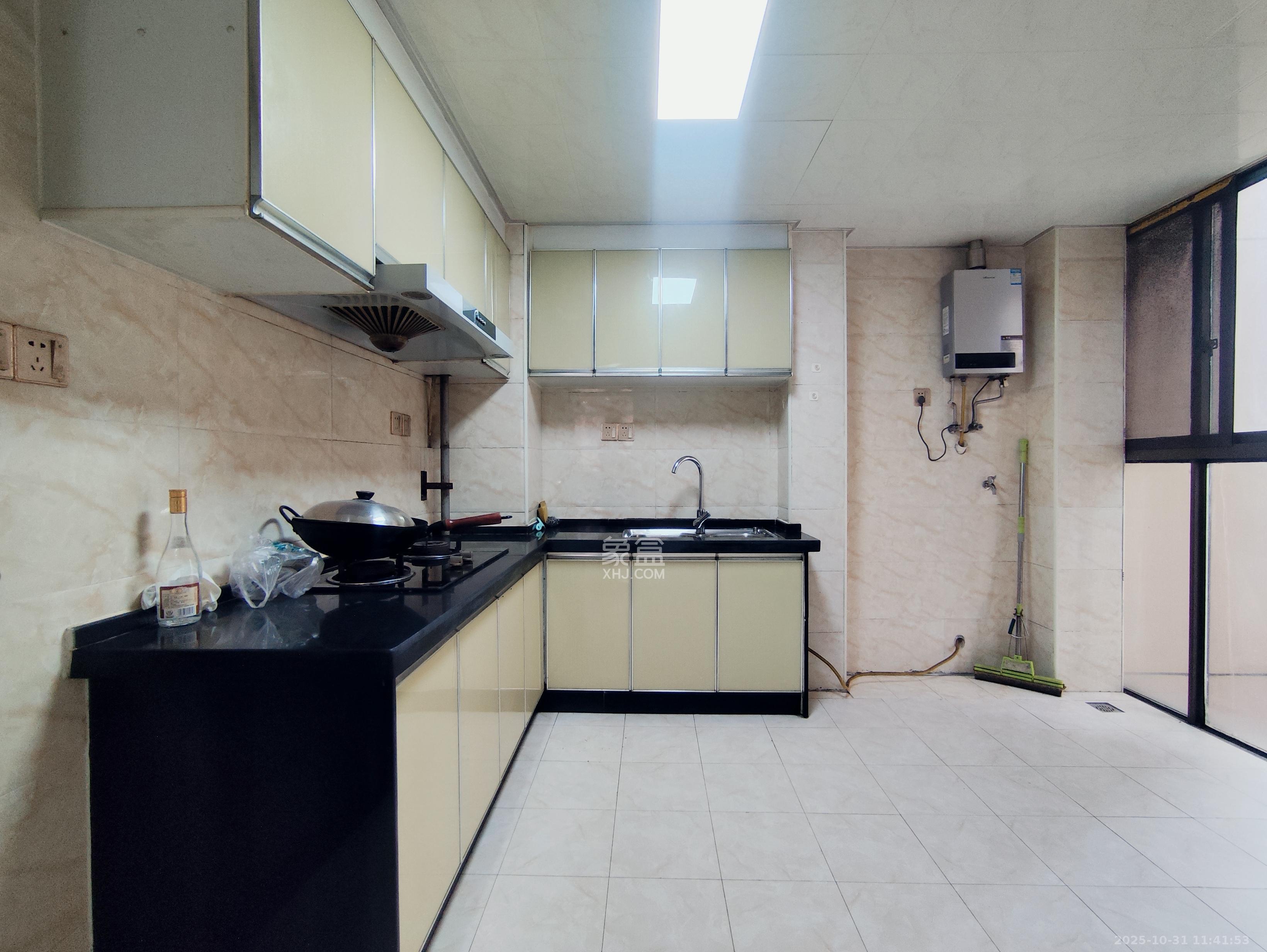 旭辉华庭  3室2厅2卫    2000.0元/月室内图