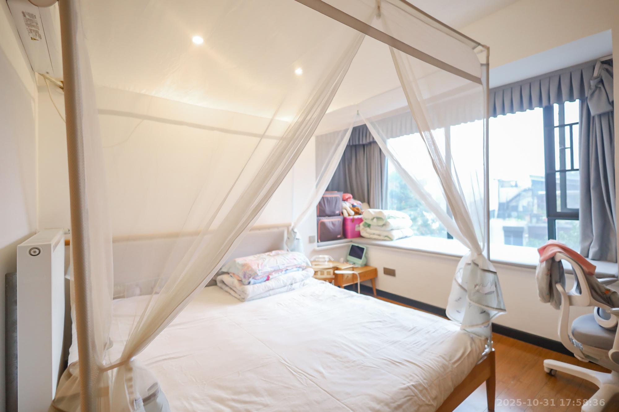 西山汇景一、二期  4室2厅2卫    248.0万卧室