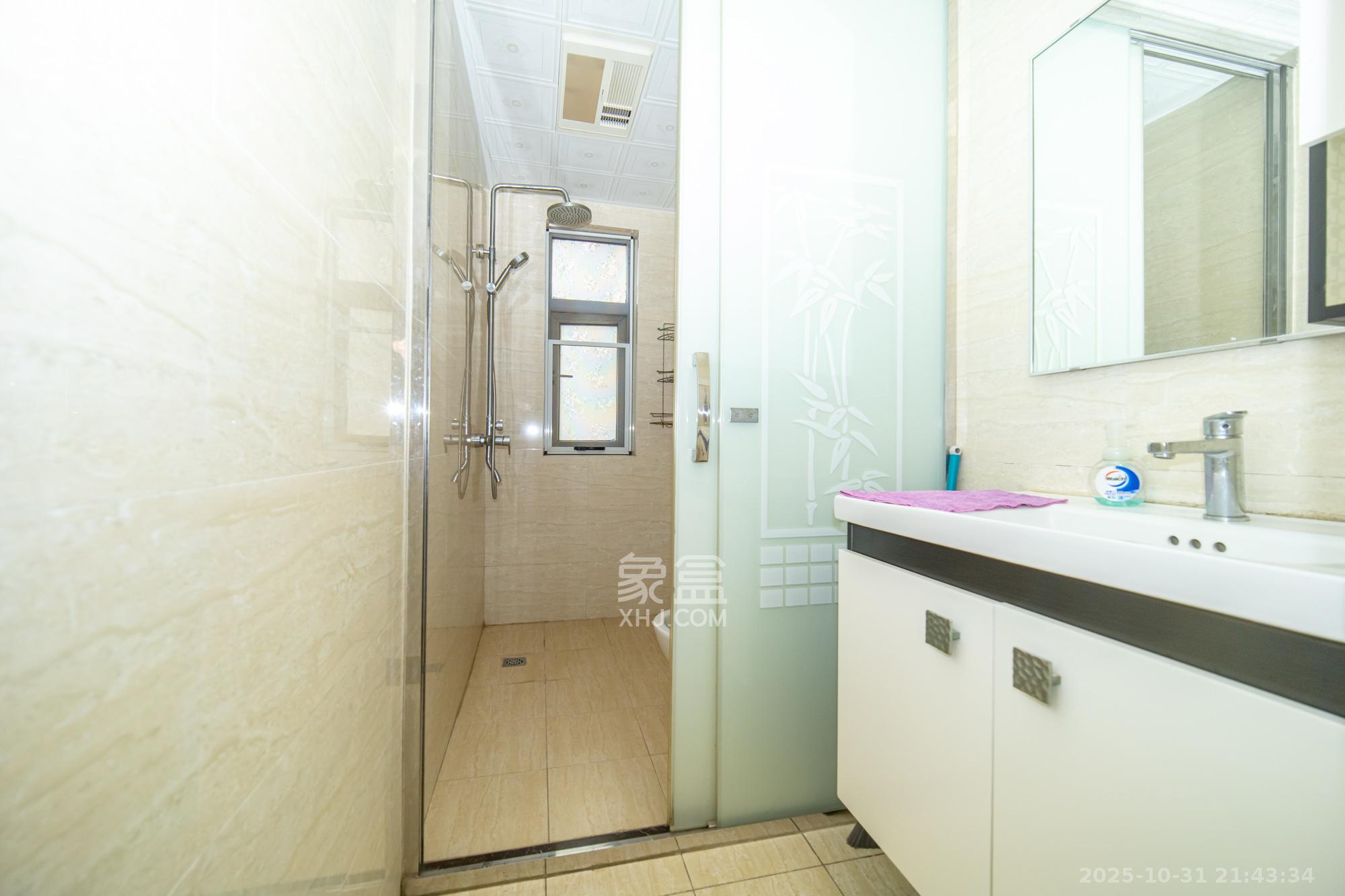 楚天世纪城西苑  3室2厅2卫    79.8万卫生间