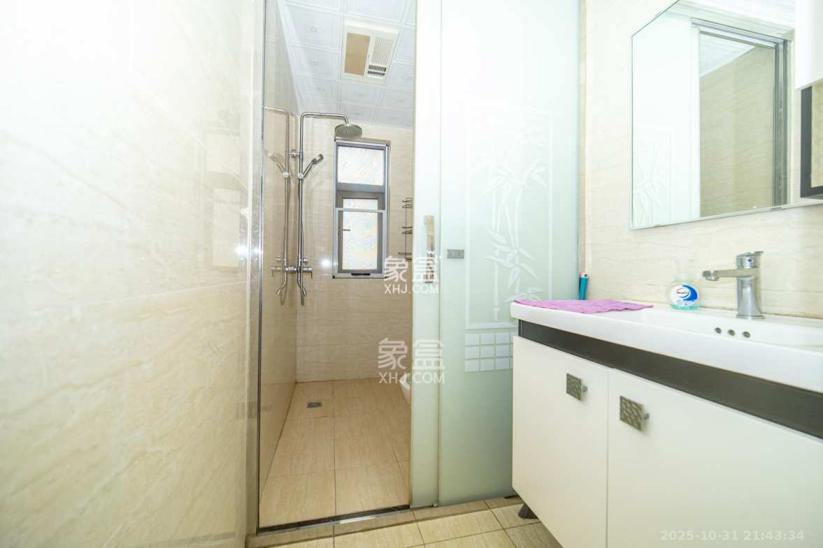 楚天世纪城西苑  3室2厅2卫    79.8万 楚天世纪城西苑  3室2厅2卫    79.8万卫生间