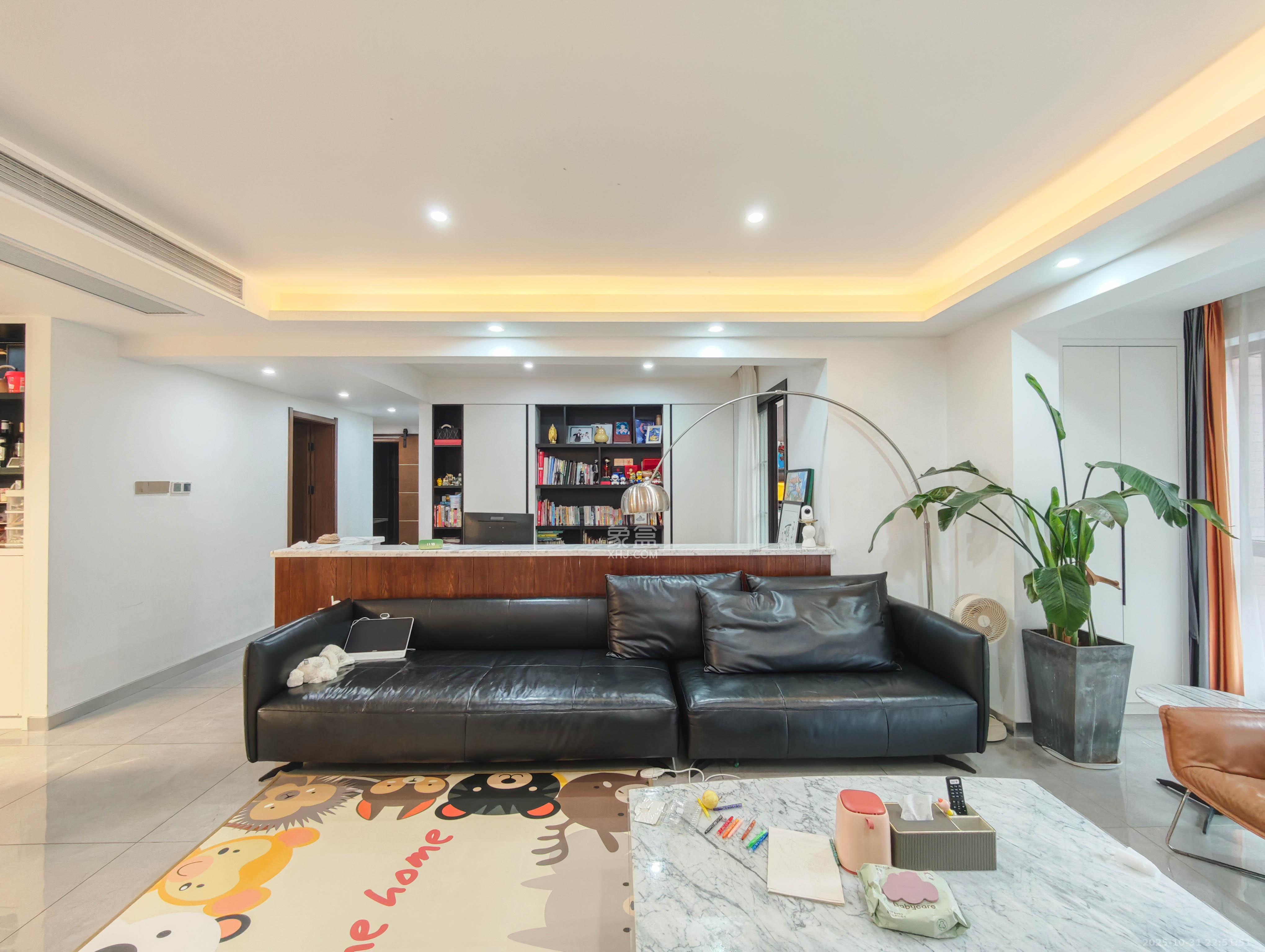 保利城(中航城国际社区、郡原美村) 4室2厅2卫 178.0万 保利城(中航城国际社区、郡原美村) 4室2厅2卫 178.0万客厅