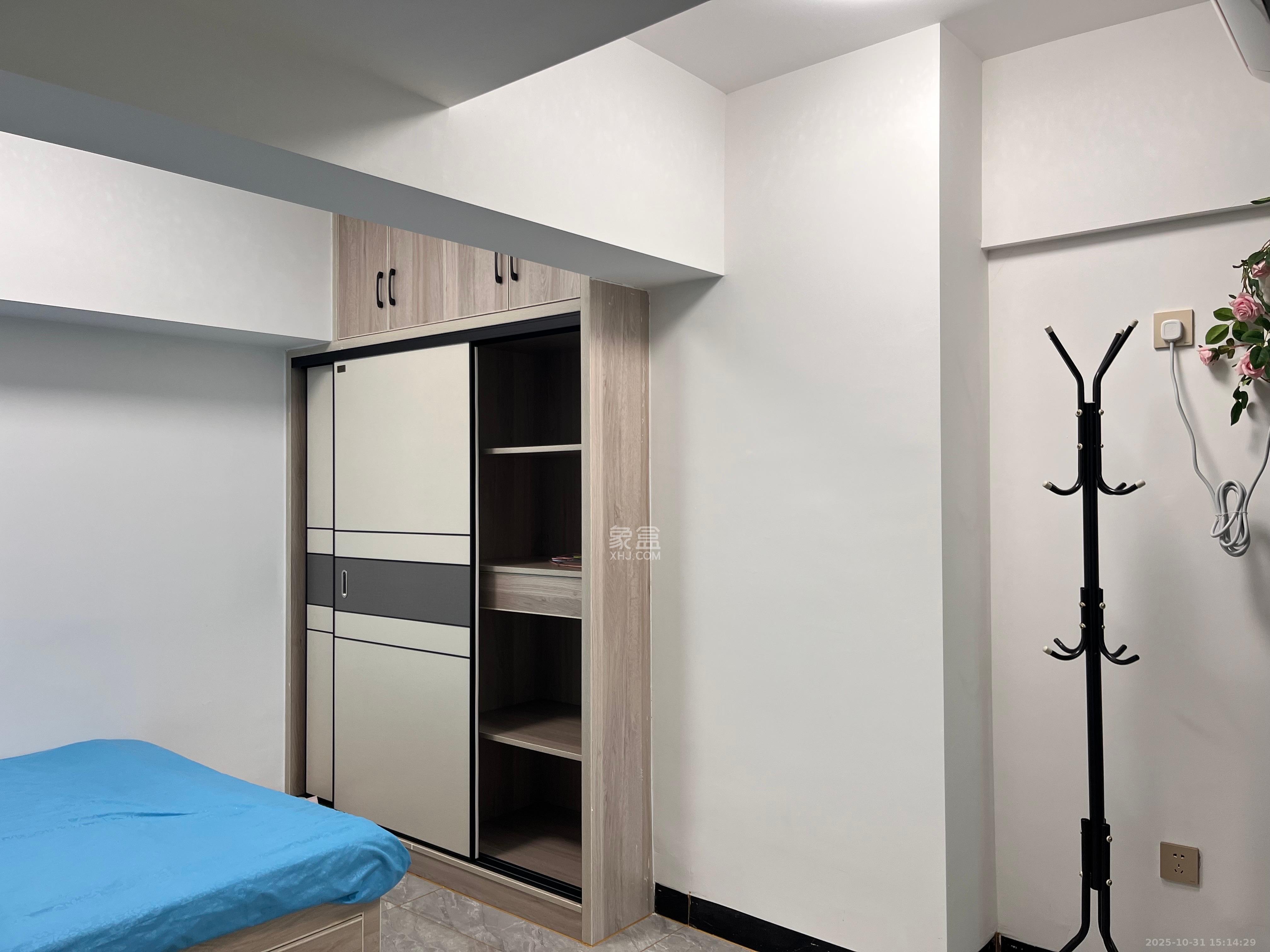 麓江春  2室2厅1卫    2500.0元/月室内图