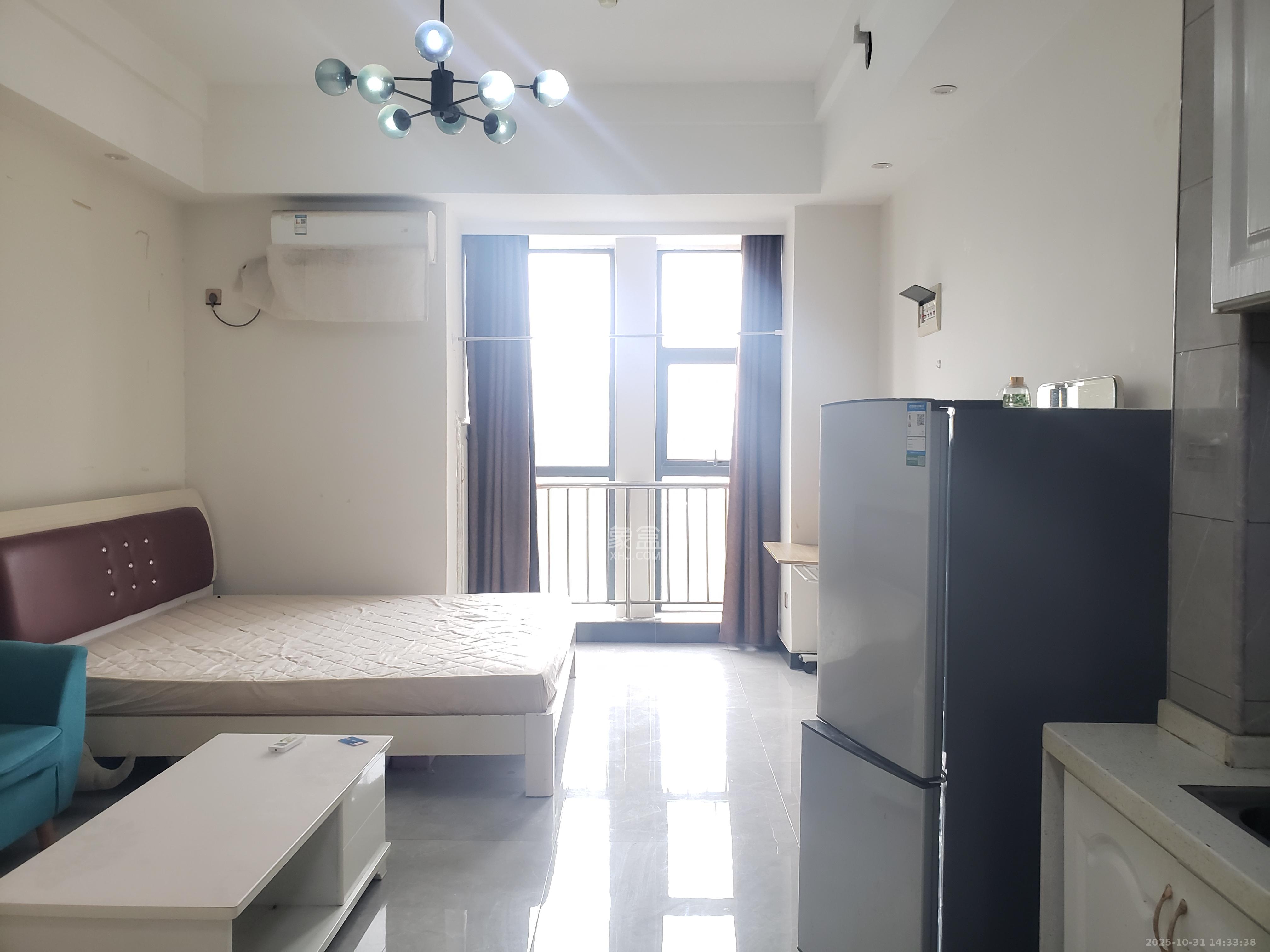 新世界广场  1室1厅1卫    1300.0元/月