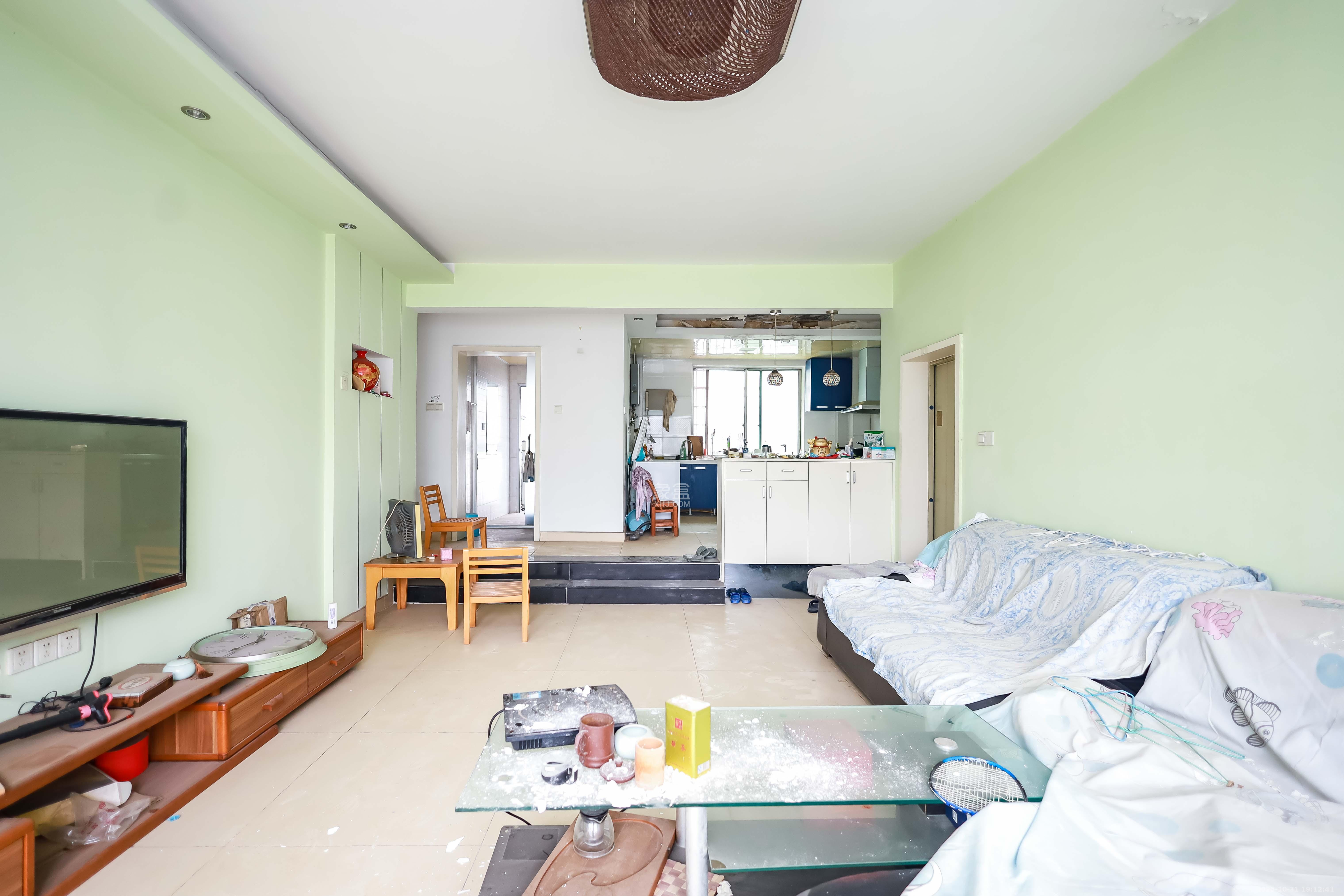 静园山庄 4室2厅2卫 72.0万 静园山庄 4室2厅2卫 72.0万客厅