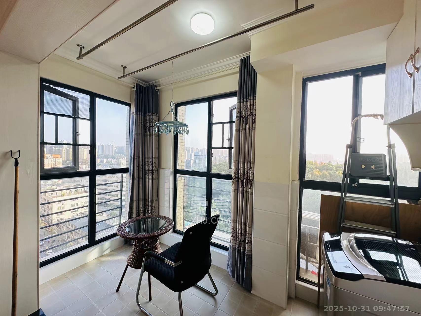 湘江锦绣  2室2厅1卫    2200.0元/月 湘江锦绣  2室2厅1卫    2200.0元/月室内图