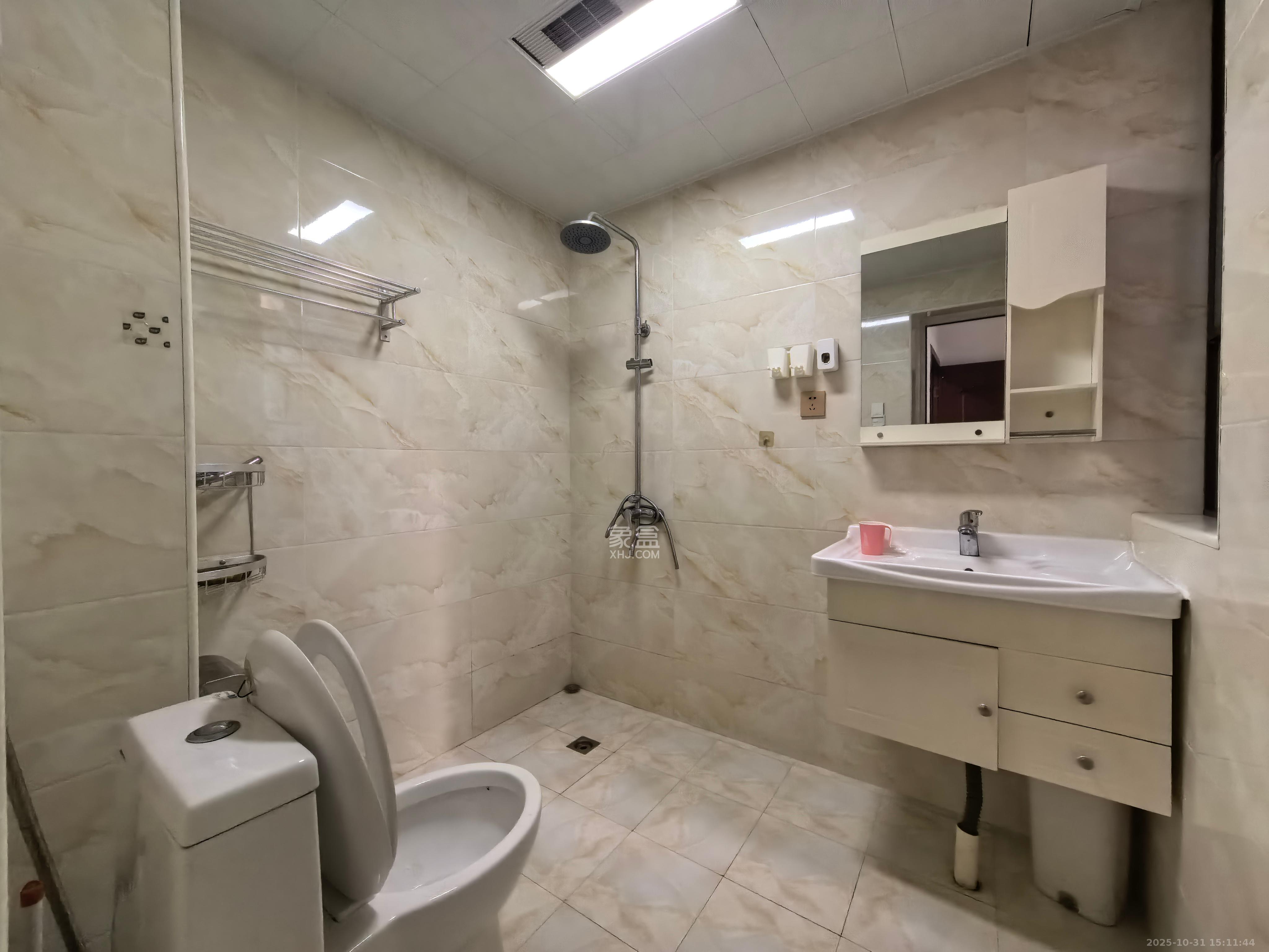 东宜兰园  3室2厅2卫    2500.0元/月室内图