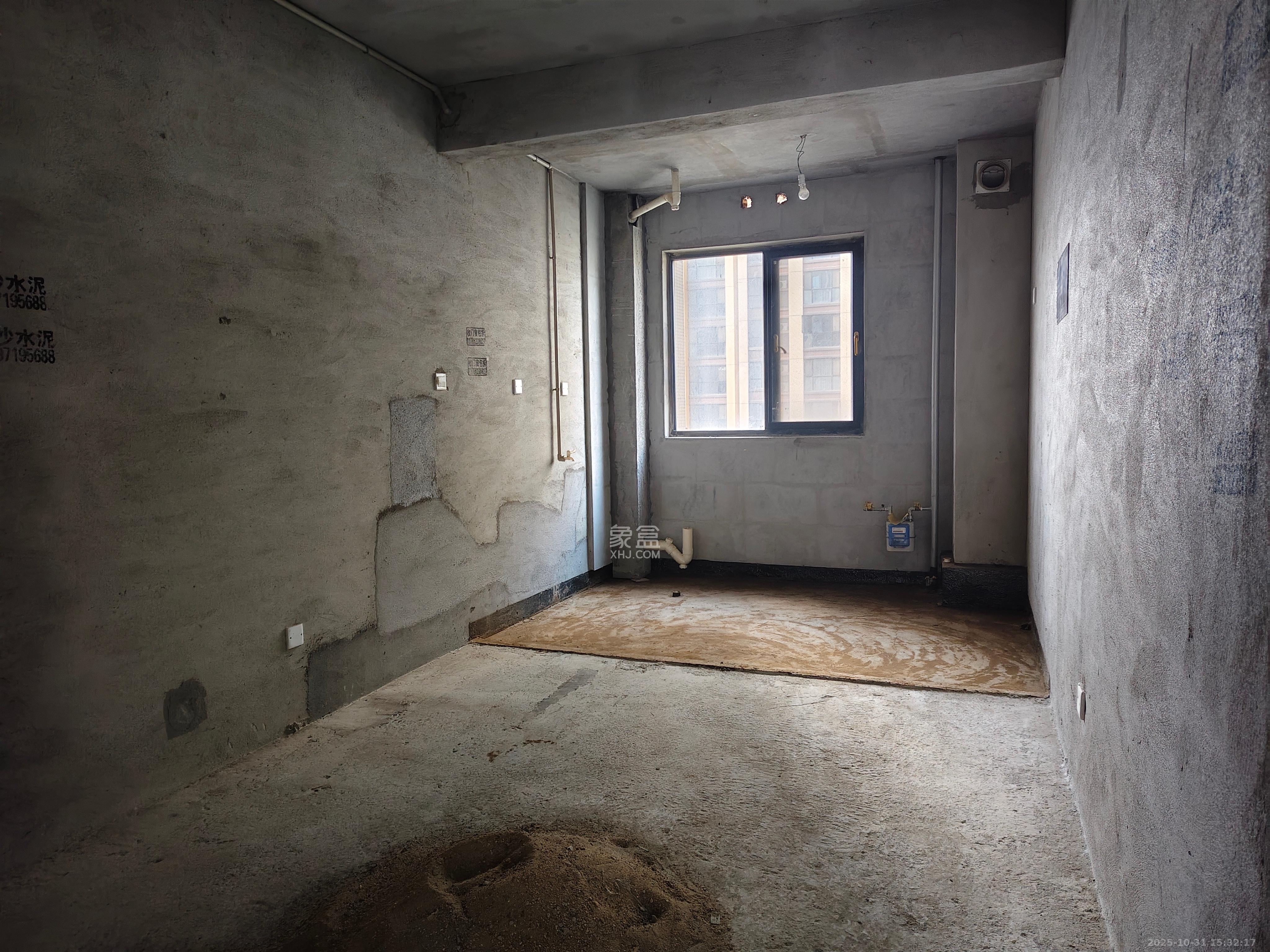 天元广场  3室2厅2卫    55.0万客厅