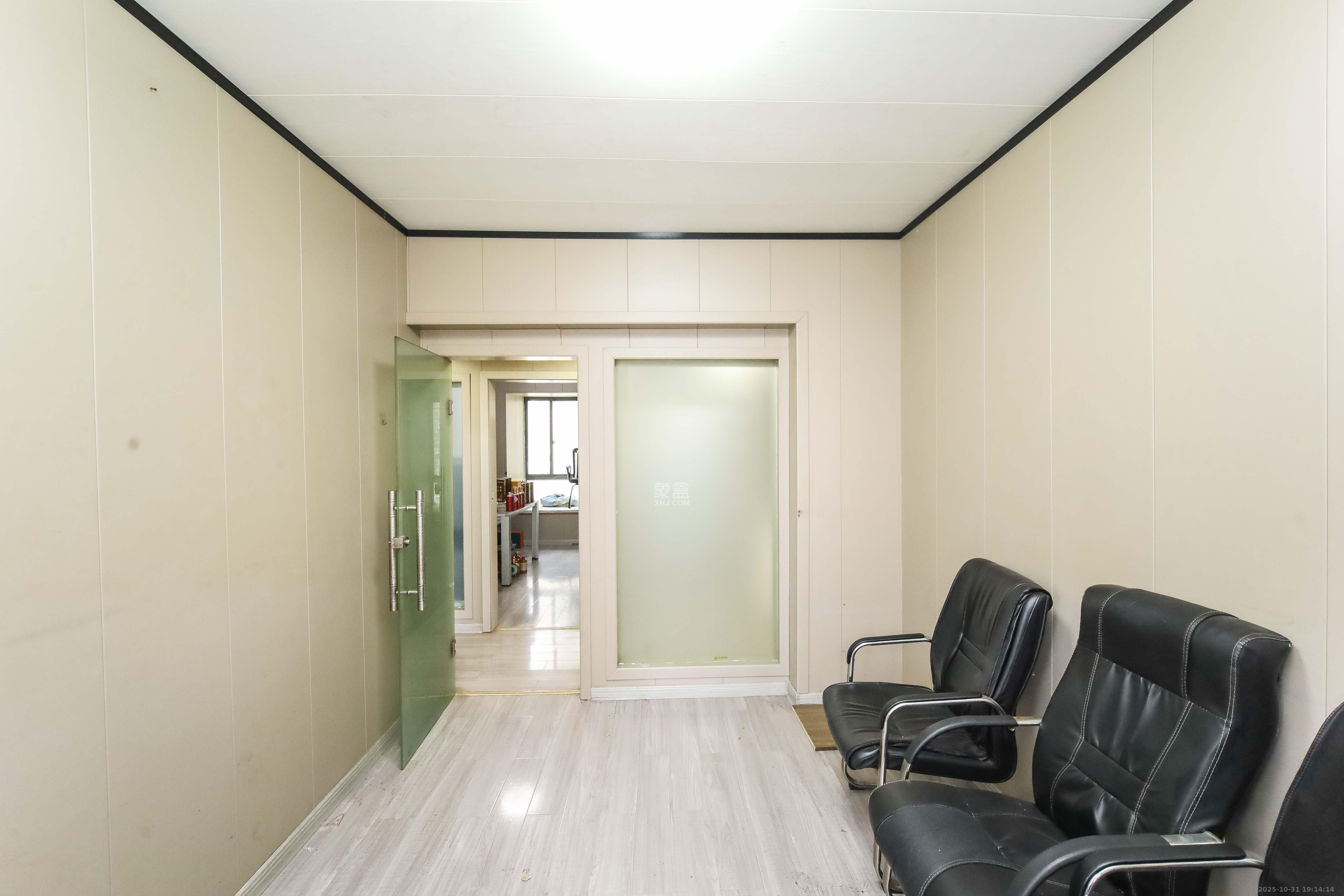 东方芙蓉  4室2厅1卫    116.0万卧室