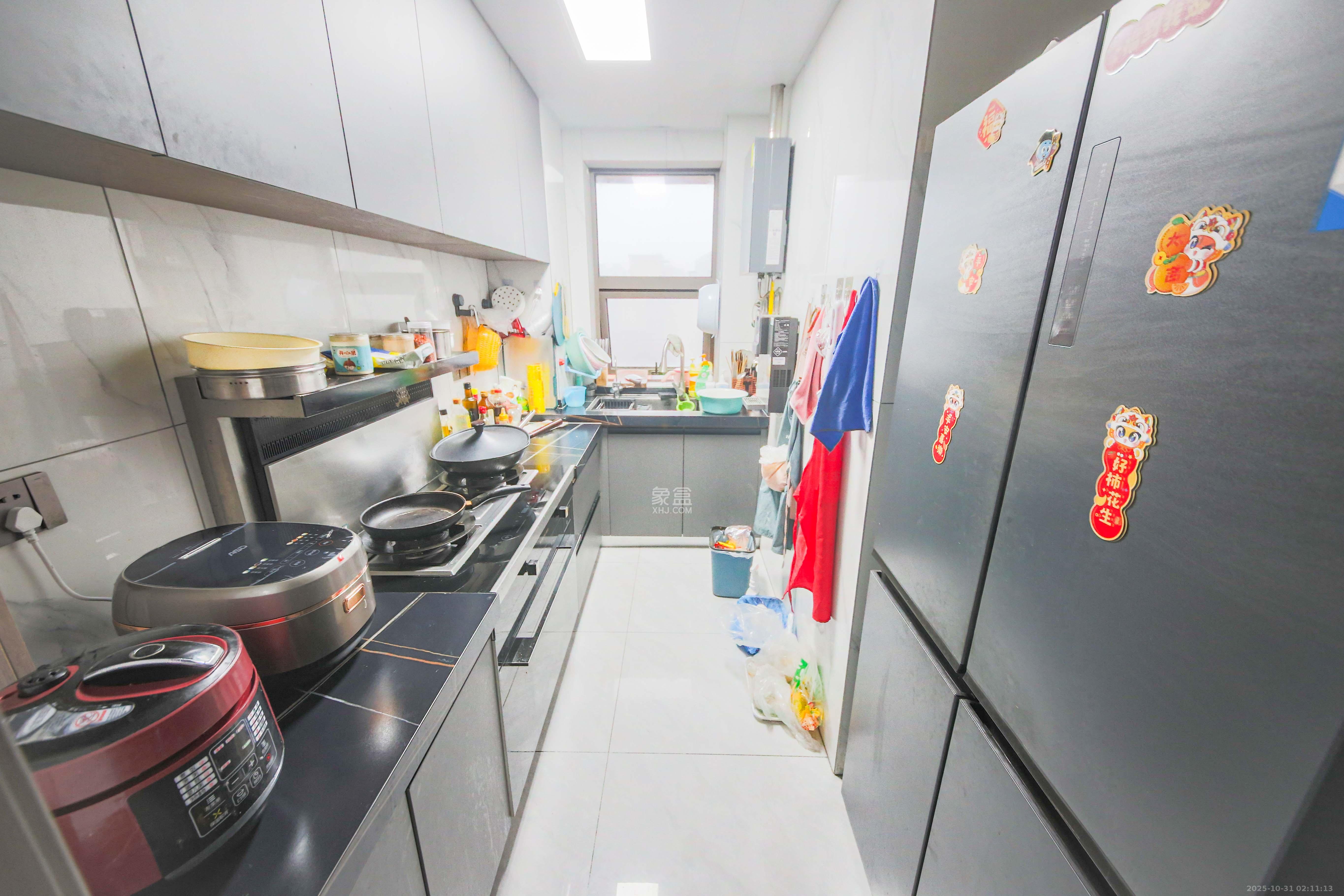 润屋美院  4室2厅2卫    140.0万厨房