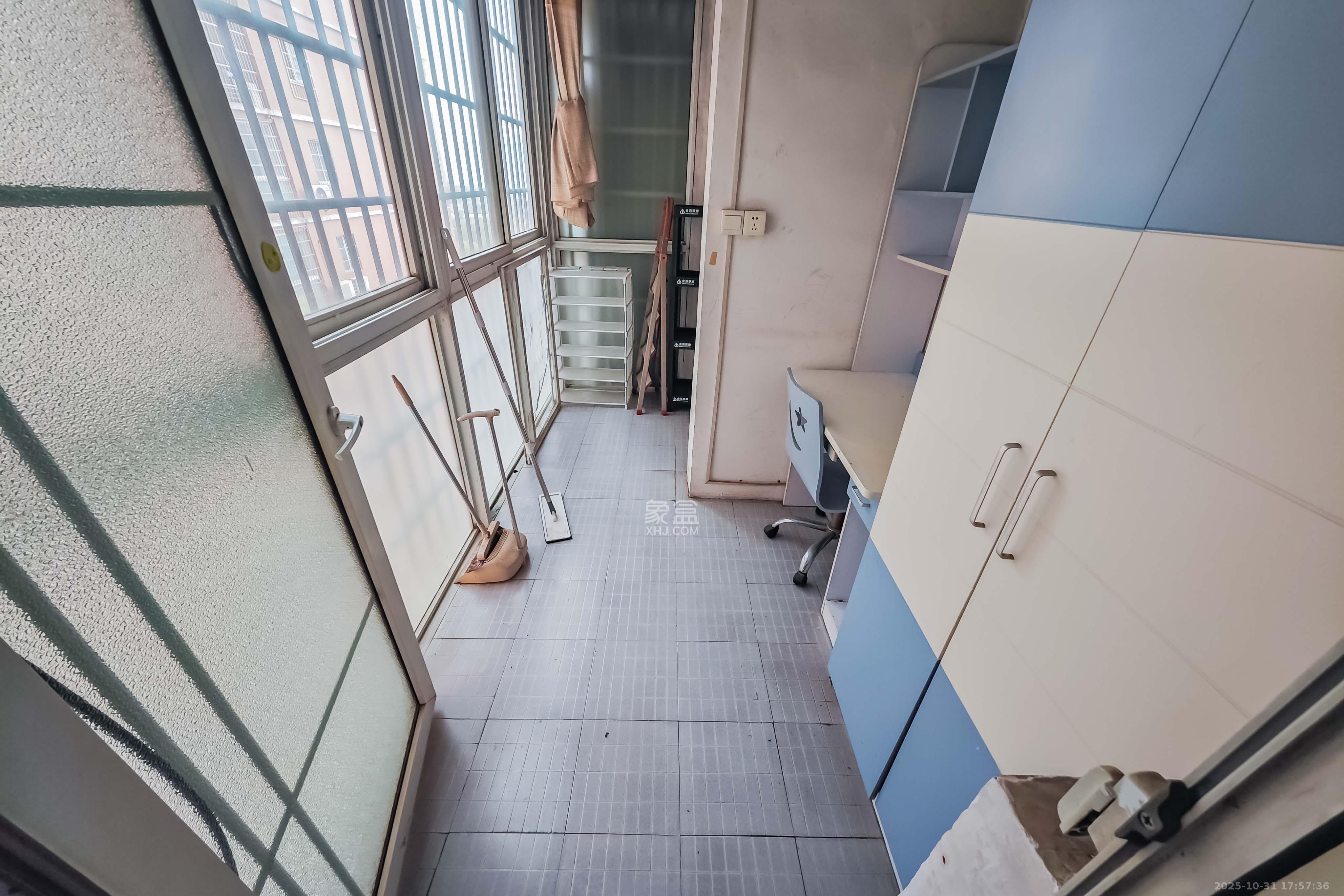 鑫兴佳园  2室2厅1卫    80.0万阳台