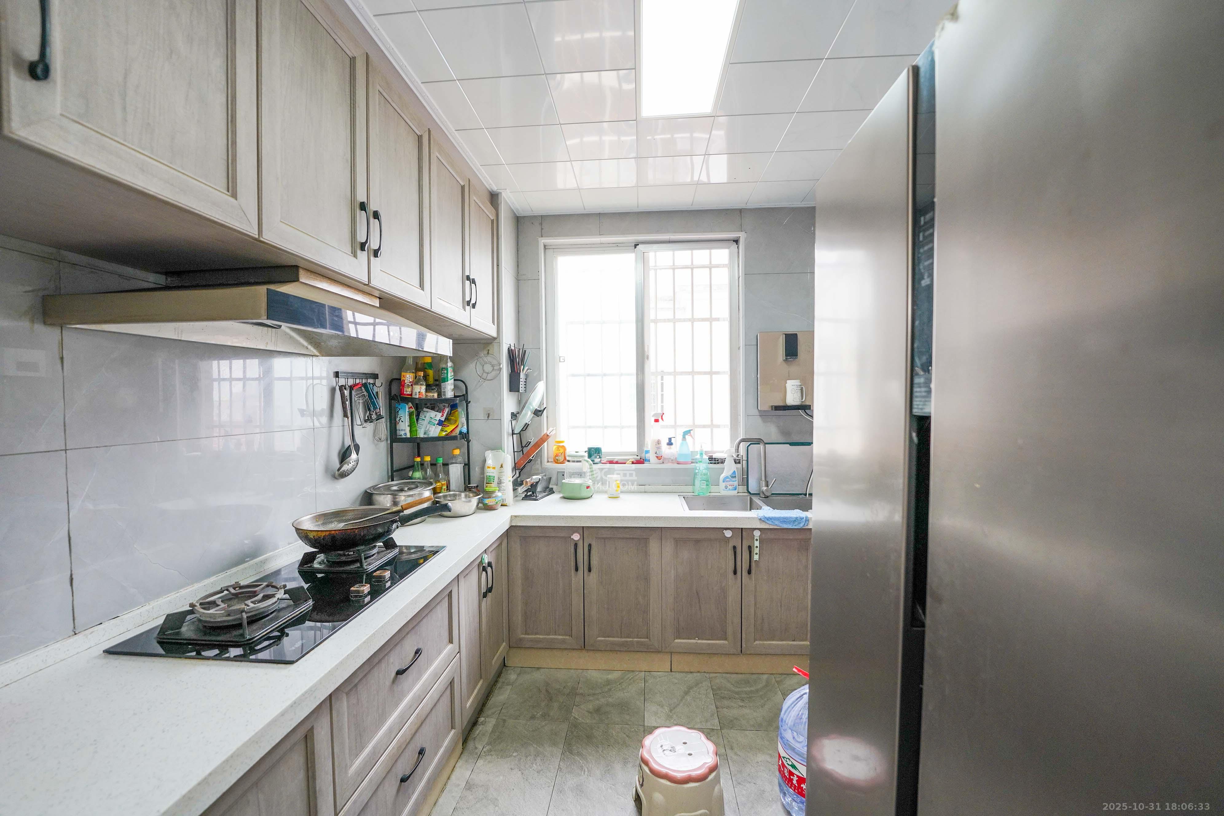 理工大学职工单位房青年汇 2室2厅1卫 65.0万 理工大学职工单位房青年汇 2室2厅1卫 65.0万厨房