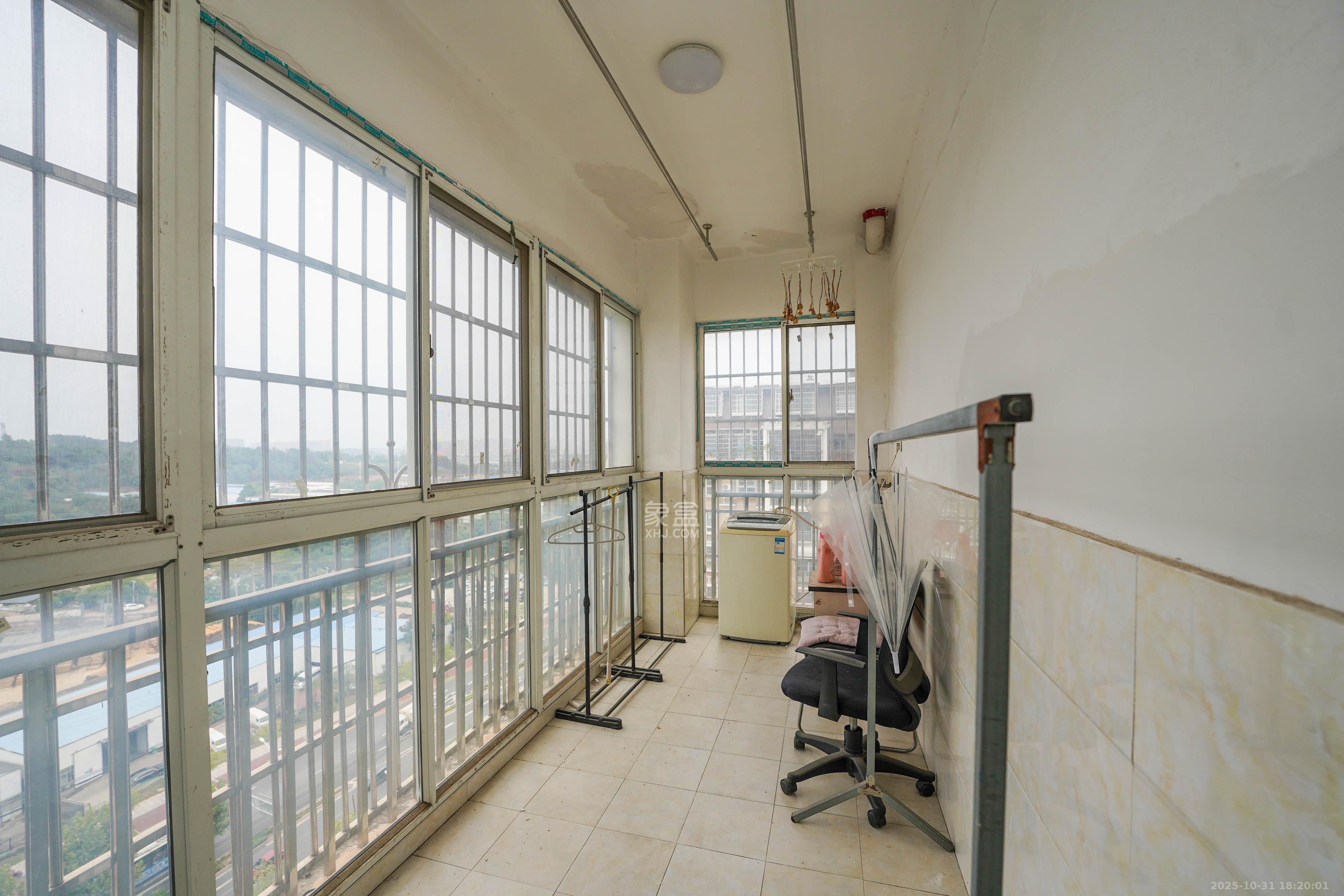 南郡雅园  4室2厅2卫    62.0万 南郡雅园  4室2厅2卫    62.0万阳台