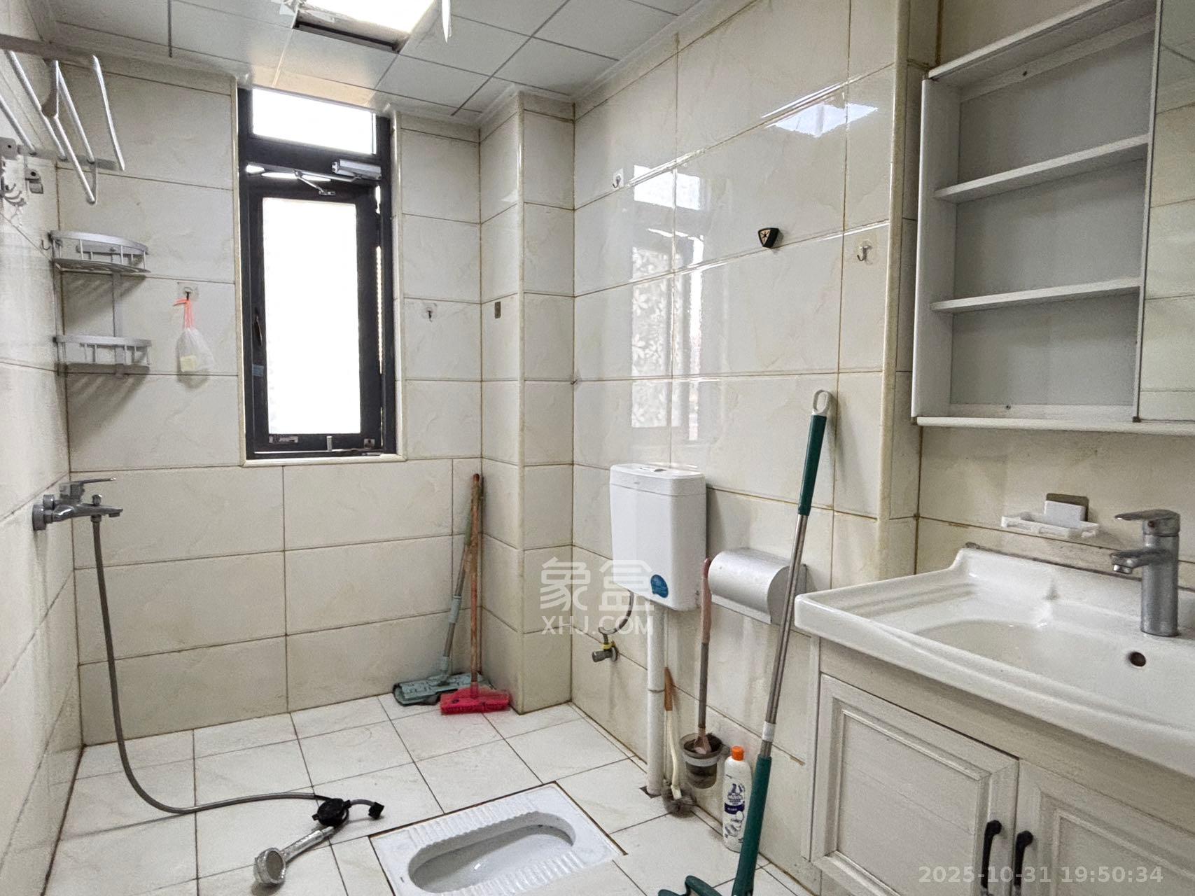 鑫利家园 2室1厅1卫 1700.0元/月 鑫利家园 2室1厅1卫 1700.0元/月室内图