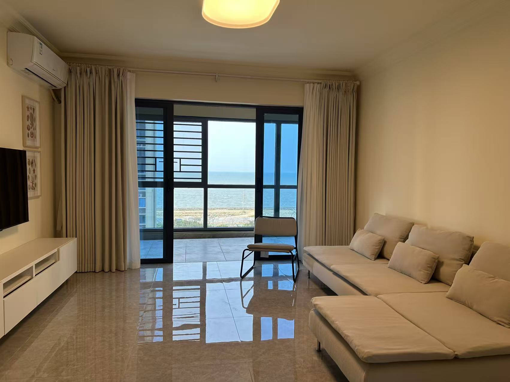 碧桂园中央半岛 4室2厅2卫 270.0万 碧桂园中央半岛 4室2厅2卫 270.0万客厅