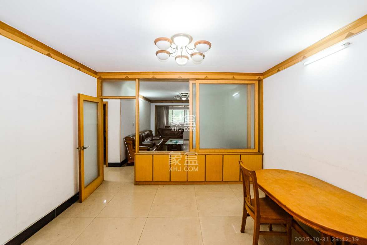 丽都苑 4室2厅2卫 77.0万 丽都苑 4室2厅2卫 77.0万客厅