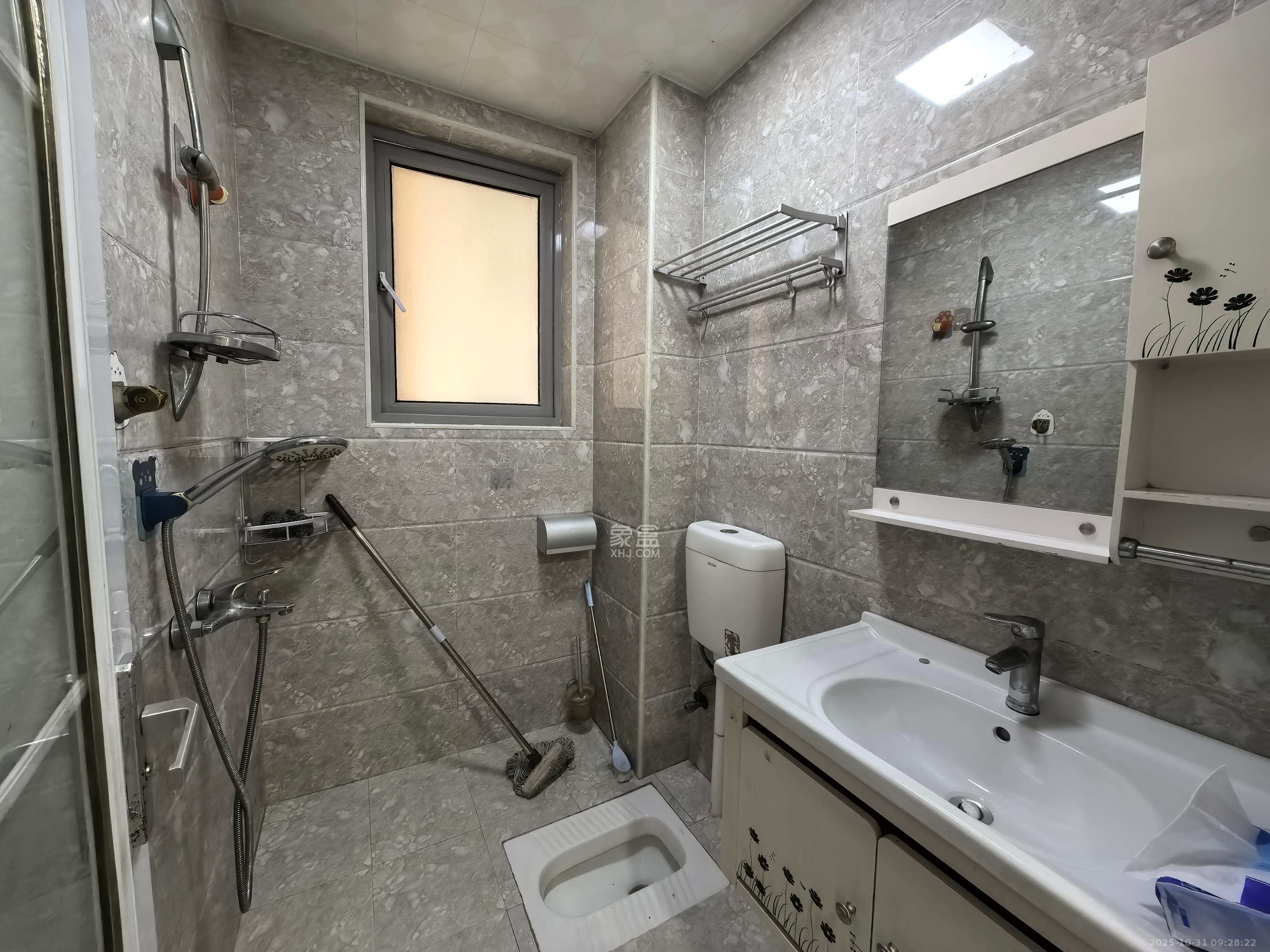 钱隆世家  2室2厅1卫    1900.0元/月室内图