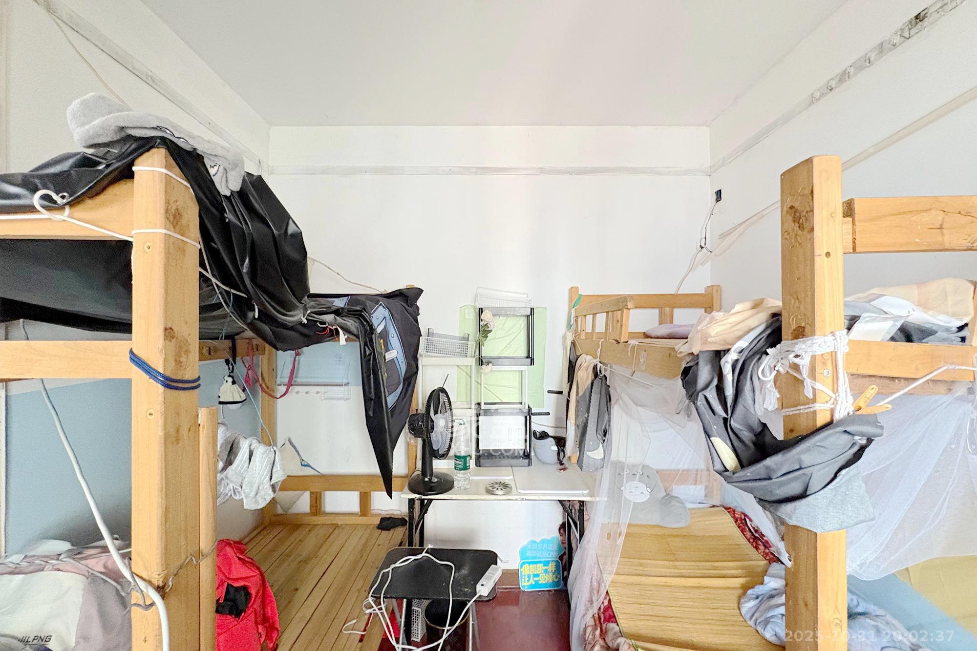 交通银行宿舍(浏城桥)  3室1厅1卫    85.0万 交通银行宿舍(浏城桥)  3室1厅1卫    85.0万卧室