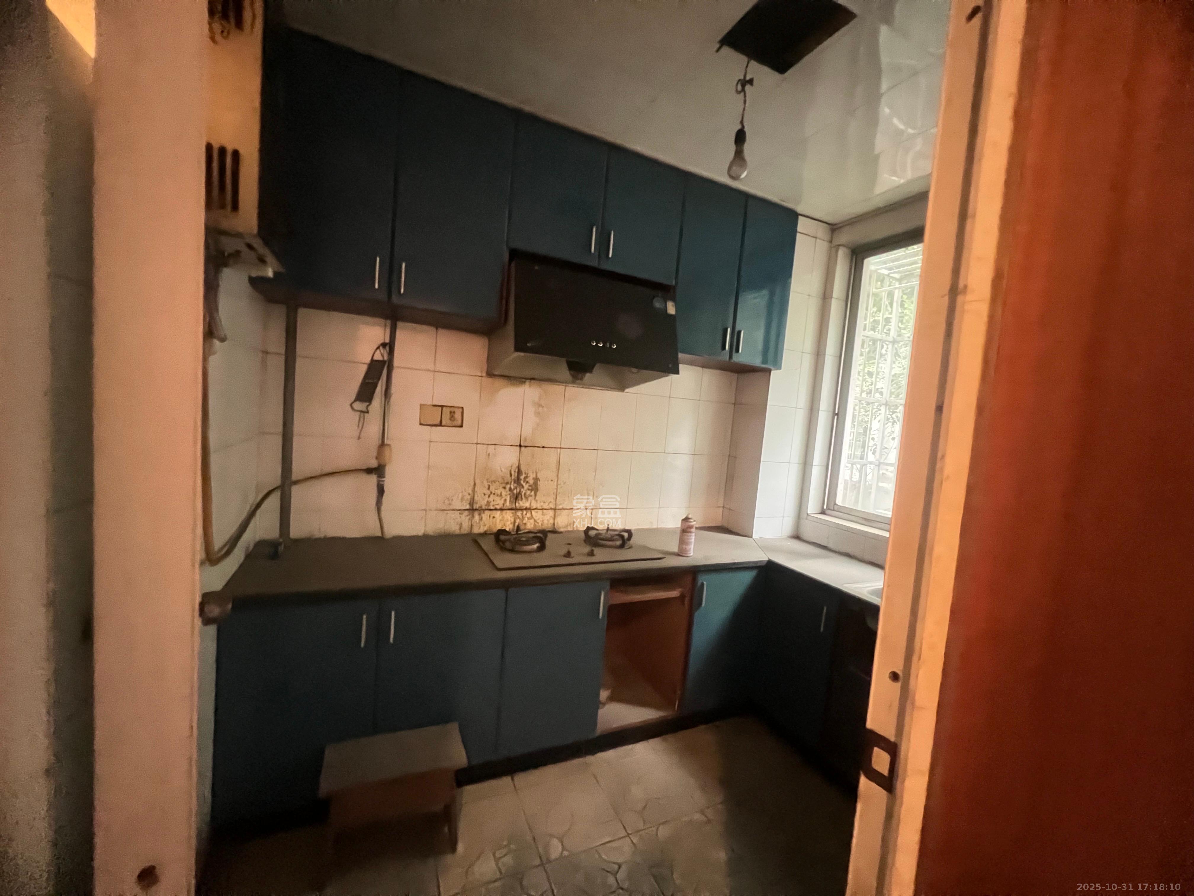 中南汽车世界  2室2厅1卫    1200.0元/月室内图