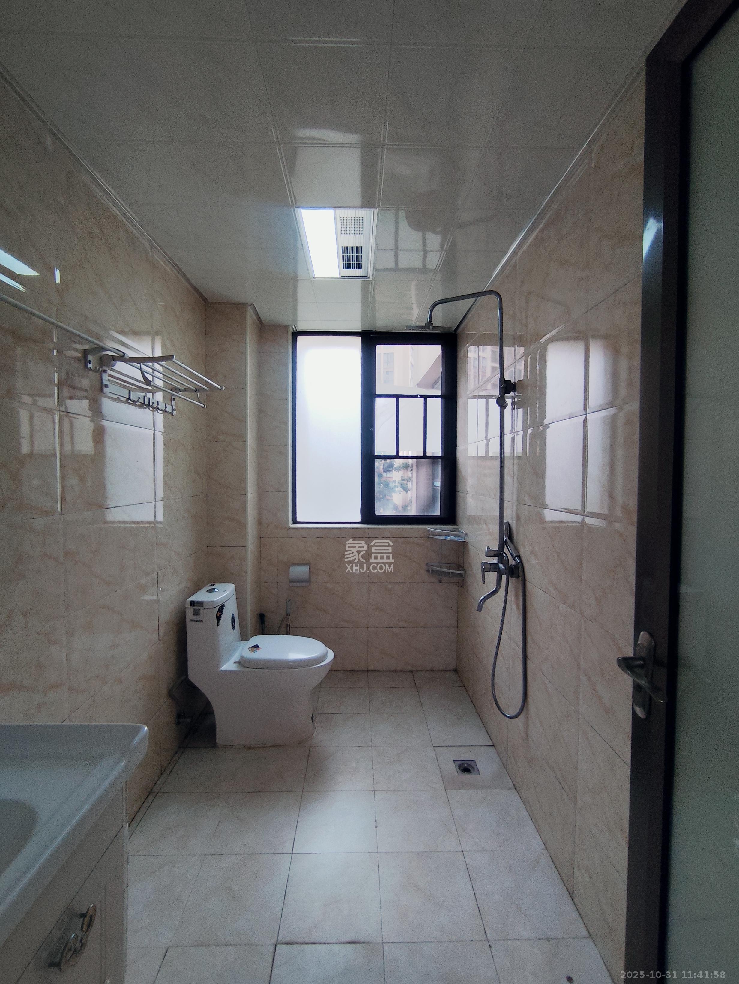 旭辉华庭  3室2厅2卫    2000.0元/月室内图