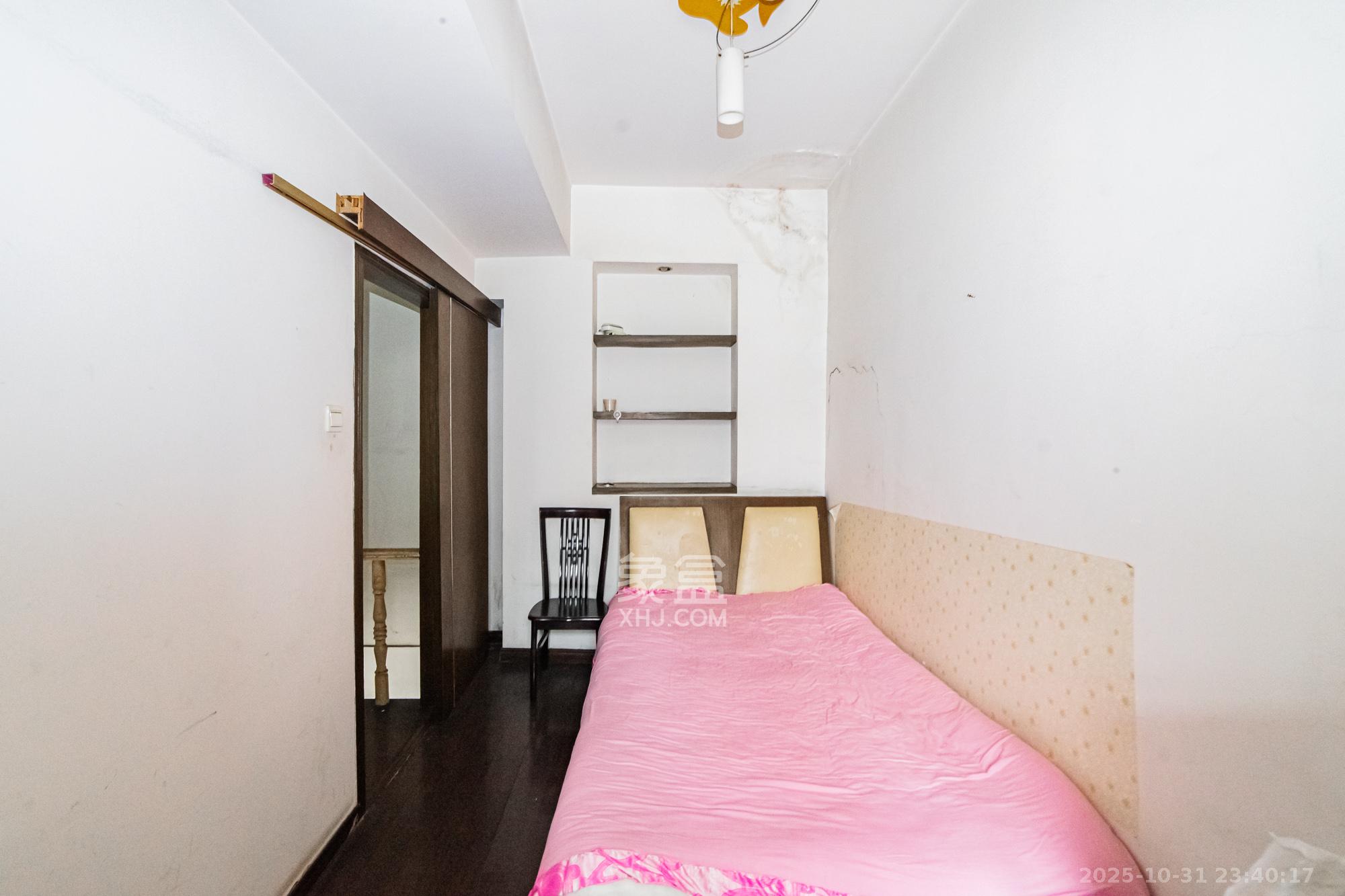 玲珑阁(陈家湖社区) 3室2厅2卫 72.0万 玲珑阁(陈家湖社区) 3室2厅2卫 72.0万卧室