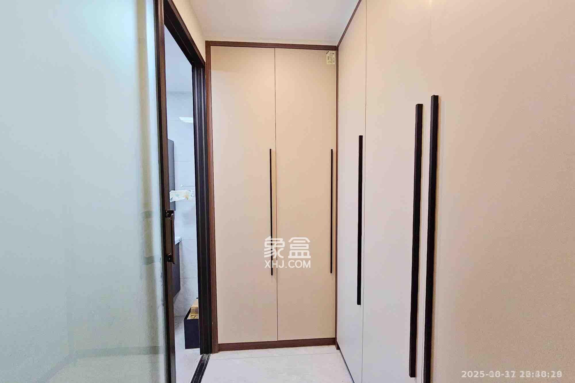 明昇壹城(明昇时代广场)二期  3室1厅2卫    4200.0元/月 明昇壹城(明昇时代广场)二期  3室1厅2卫    4200.0元/月室内图