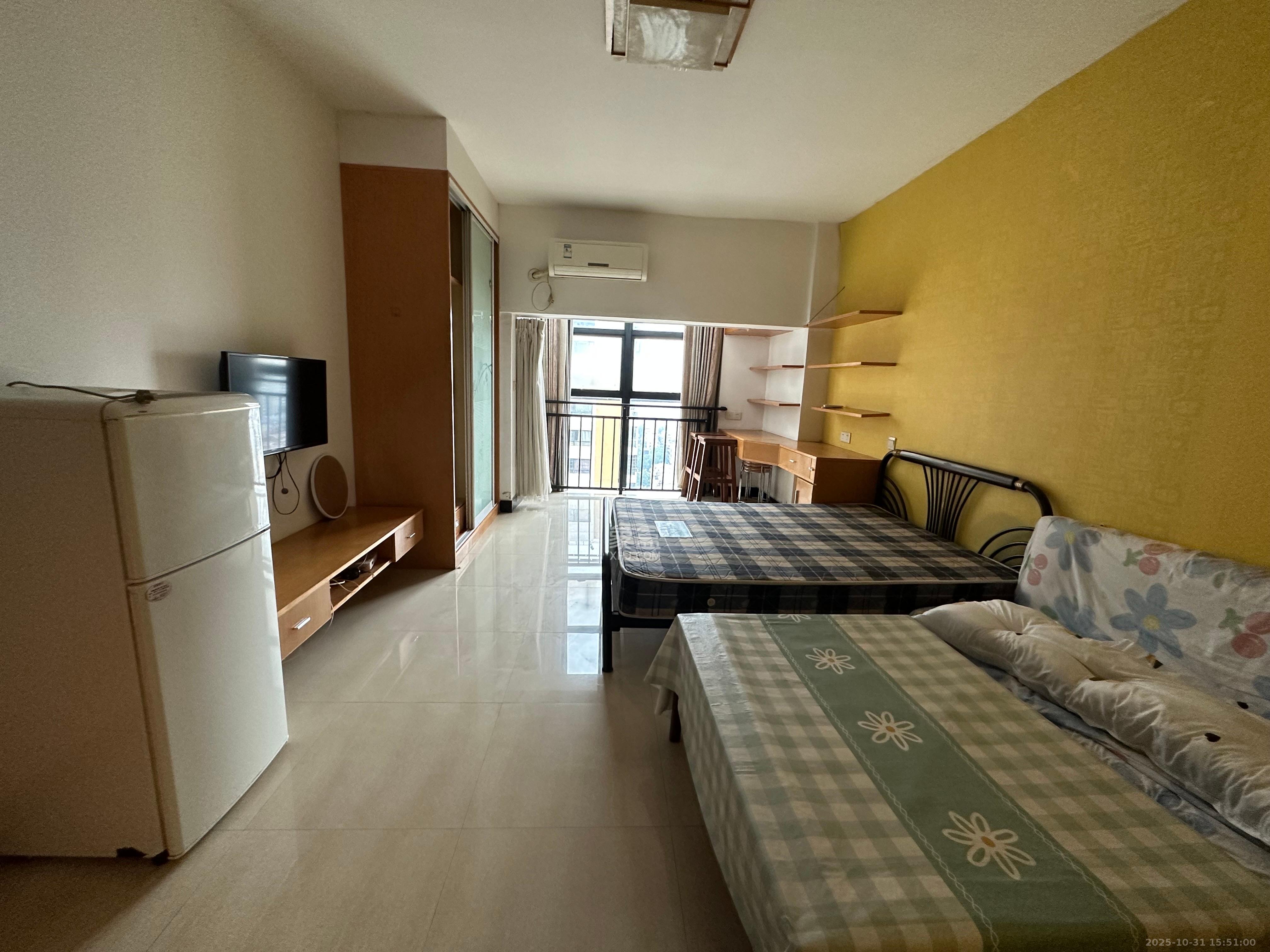 山水华景  1室1厅1卫    1600.0元/月室内图