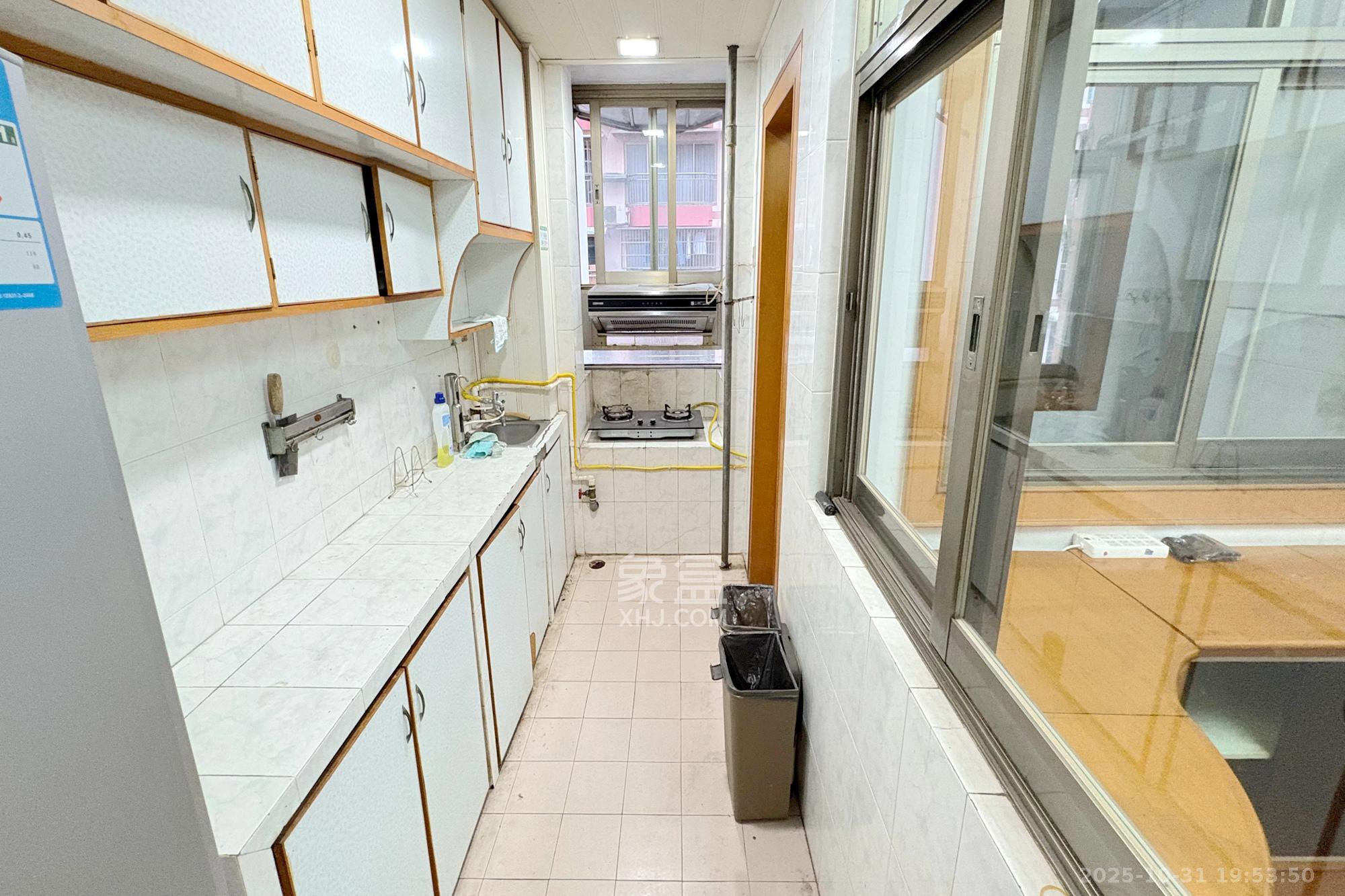 长沙晚报宿舍、晚报大厦 3室2厅2卫 106.0万 长沙晚报宿舍、晚报大厦 3室2厅2卫 106.0万厨房