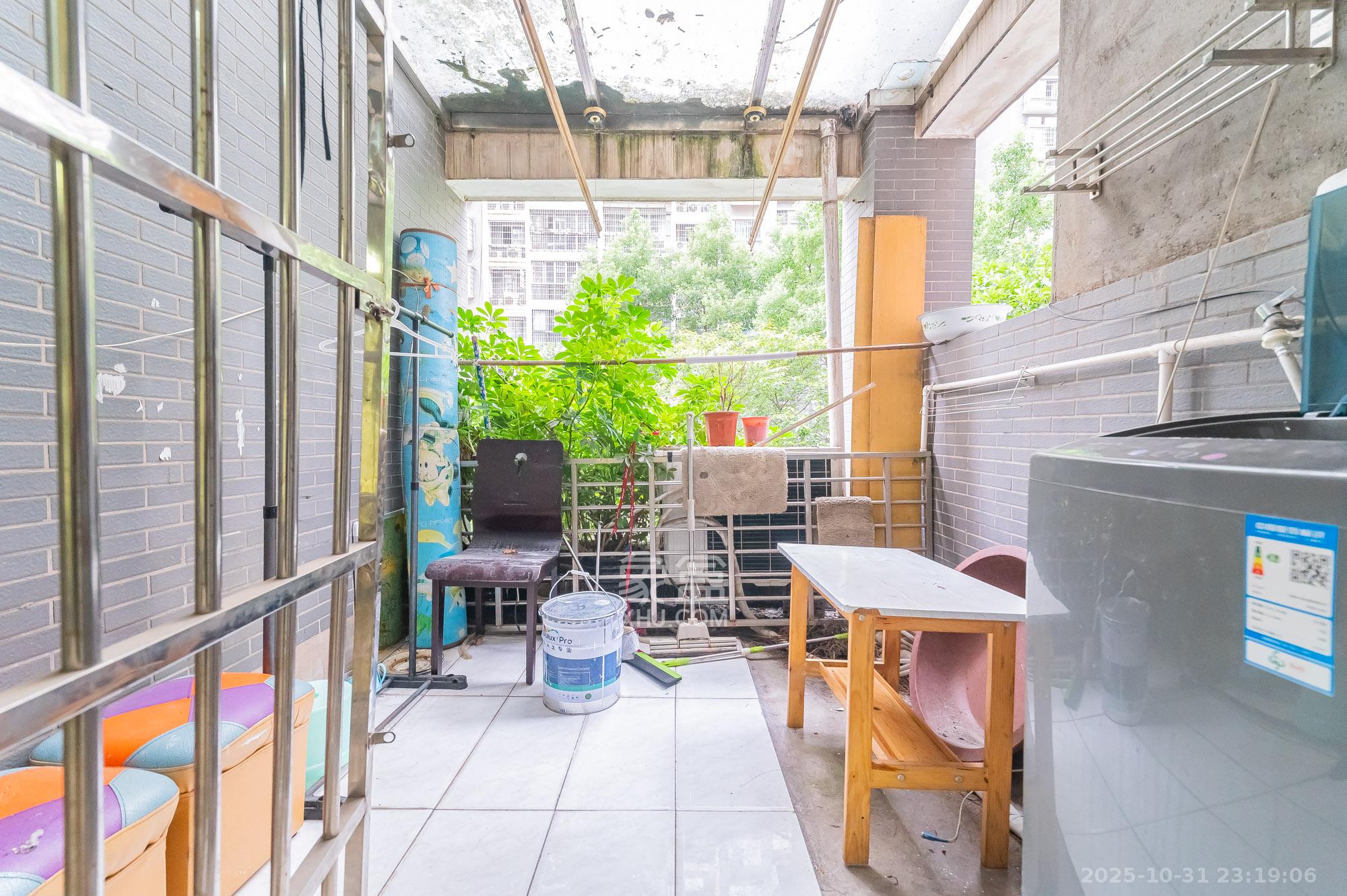 景上鑫苑  3室2厅1卫    56.0万 景上鑫苑  3室2厅1卫    56.0万阳台