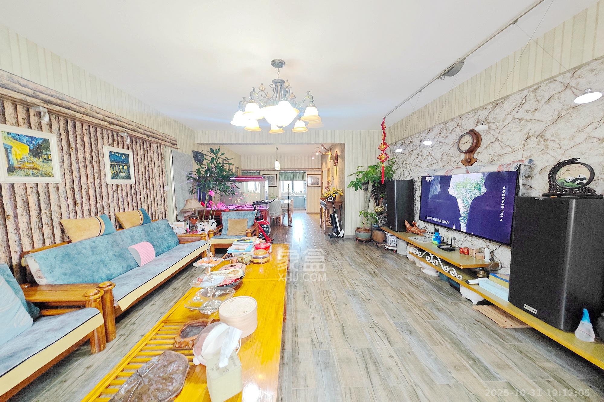 书香名邸  4室2厅2卫    168.0万 书香名邸  4室2厅2卫    168.0万客厅