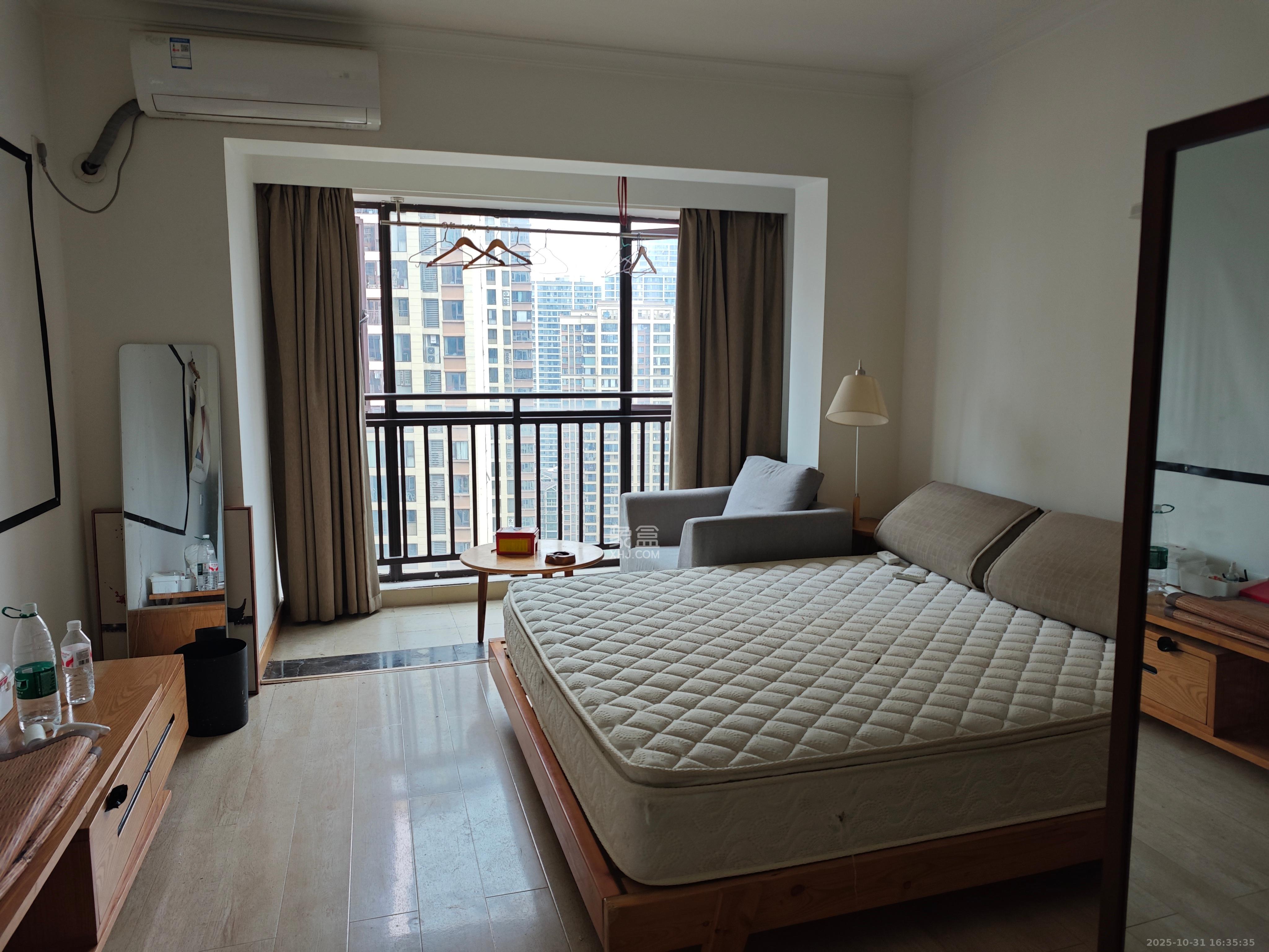 五江天街北区  1室1厅1卫    1300.0元/月