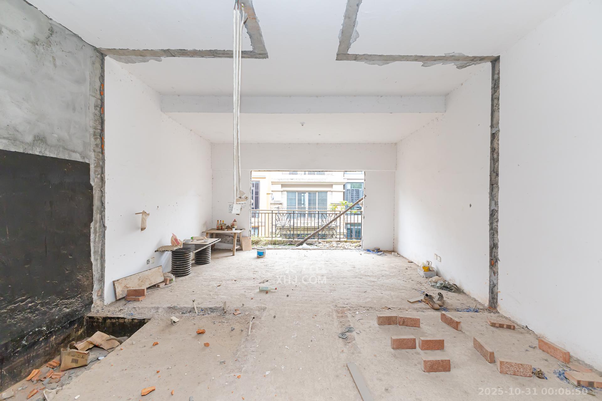 盈峰翠邸  4室3厅1卫    168.0万卧室