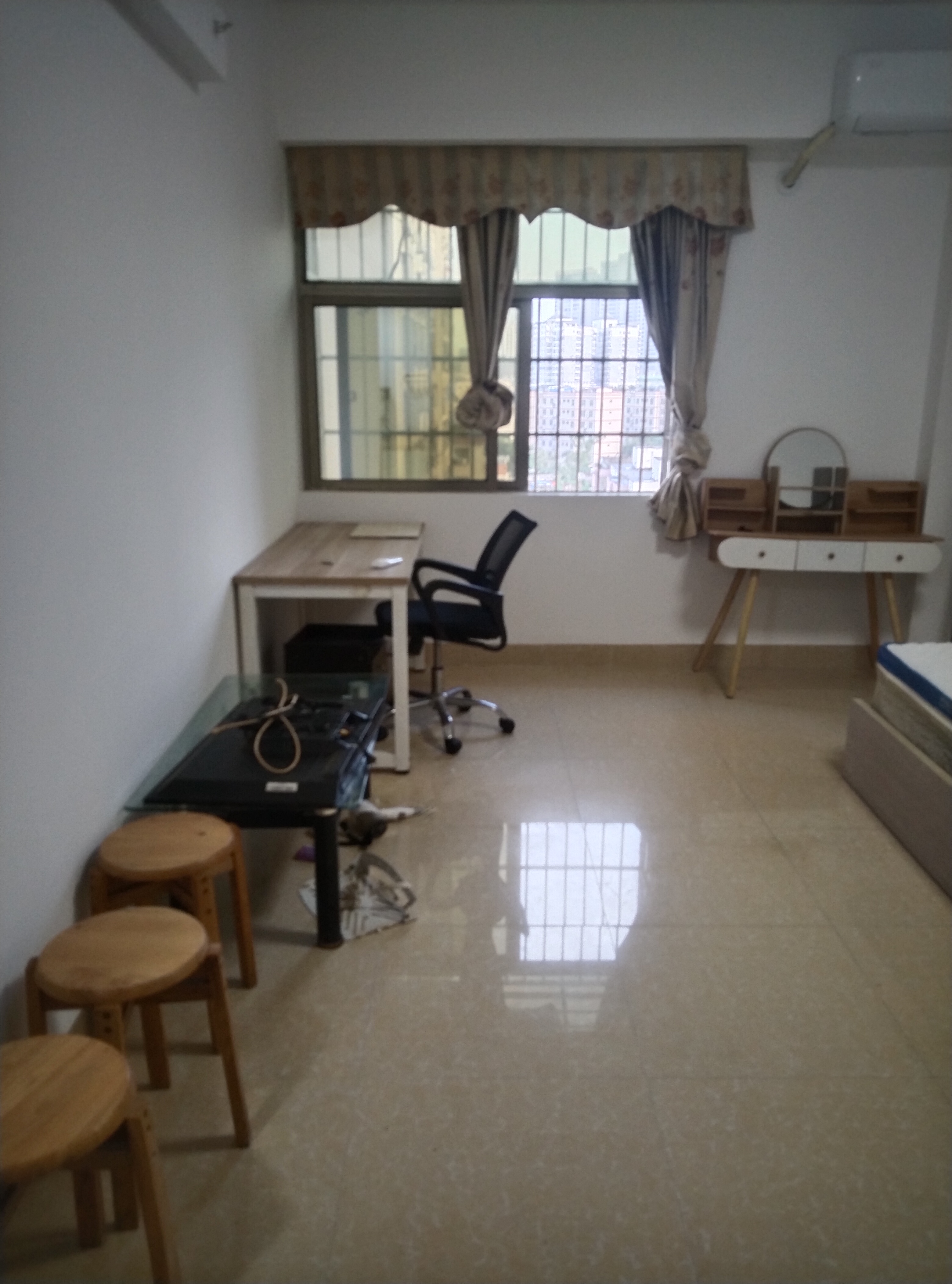 华林广场  1室0厅0卫    1600.0元/月 华林广场  1室0厅0卫    1600.0元/月室内图