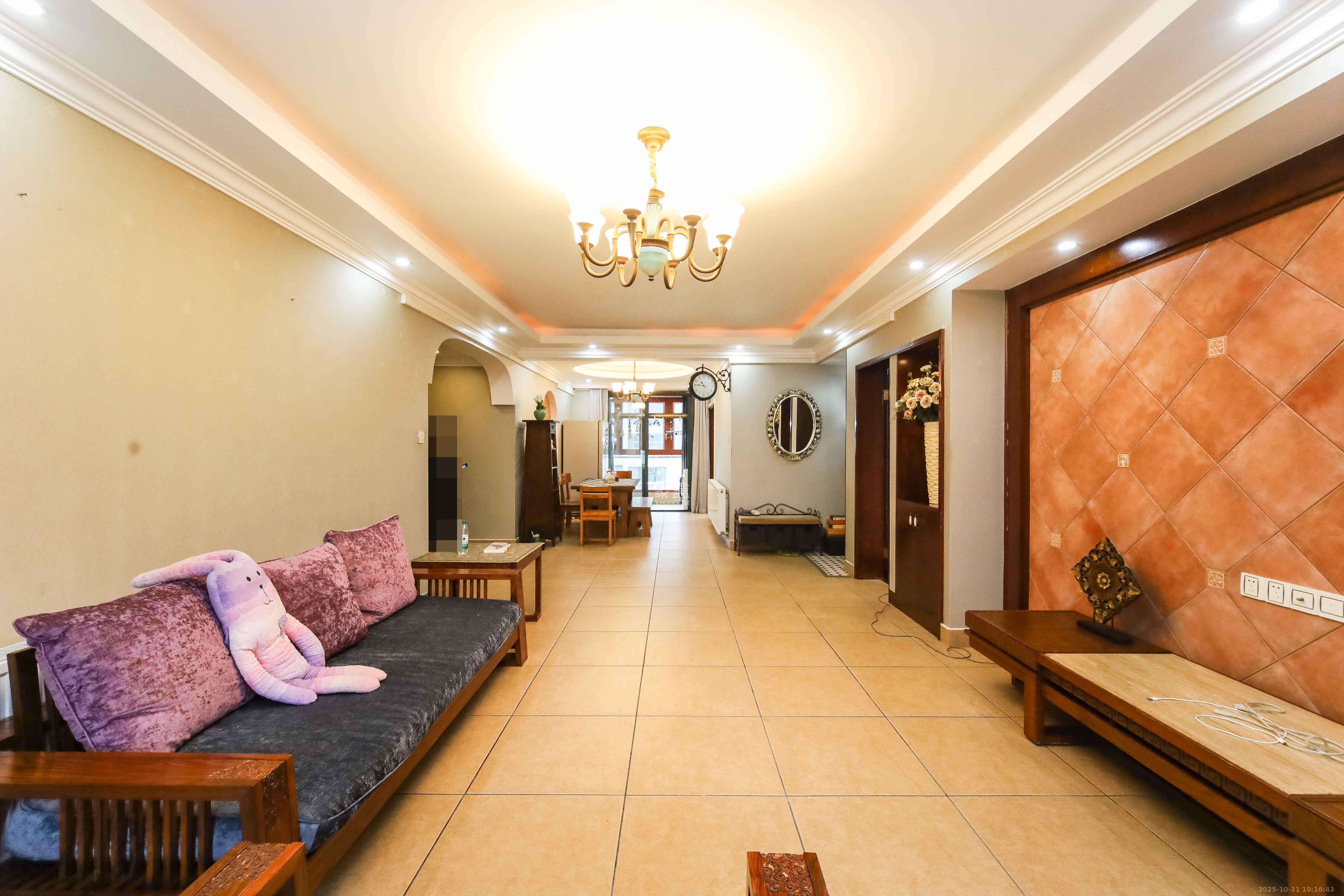 星城世家  4室2厅2卫    223.0万 星城世家  4室2厅2卫    223.0万客厅