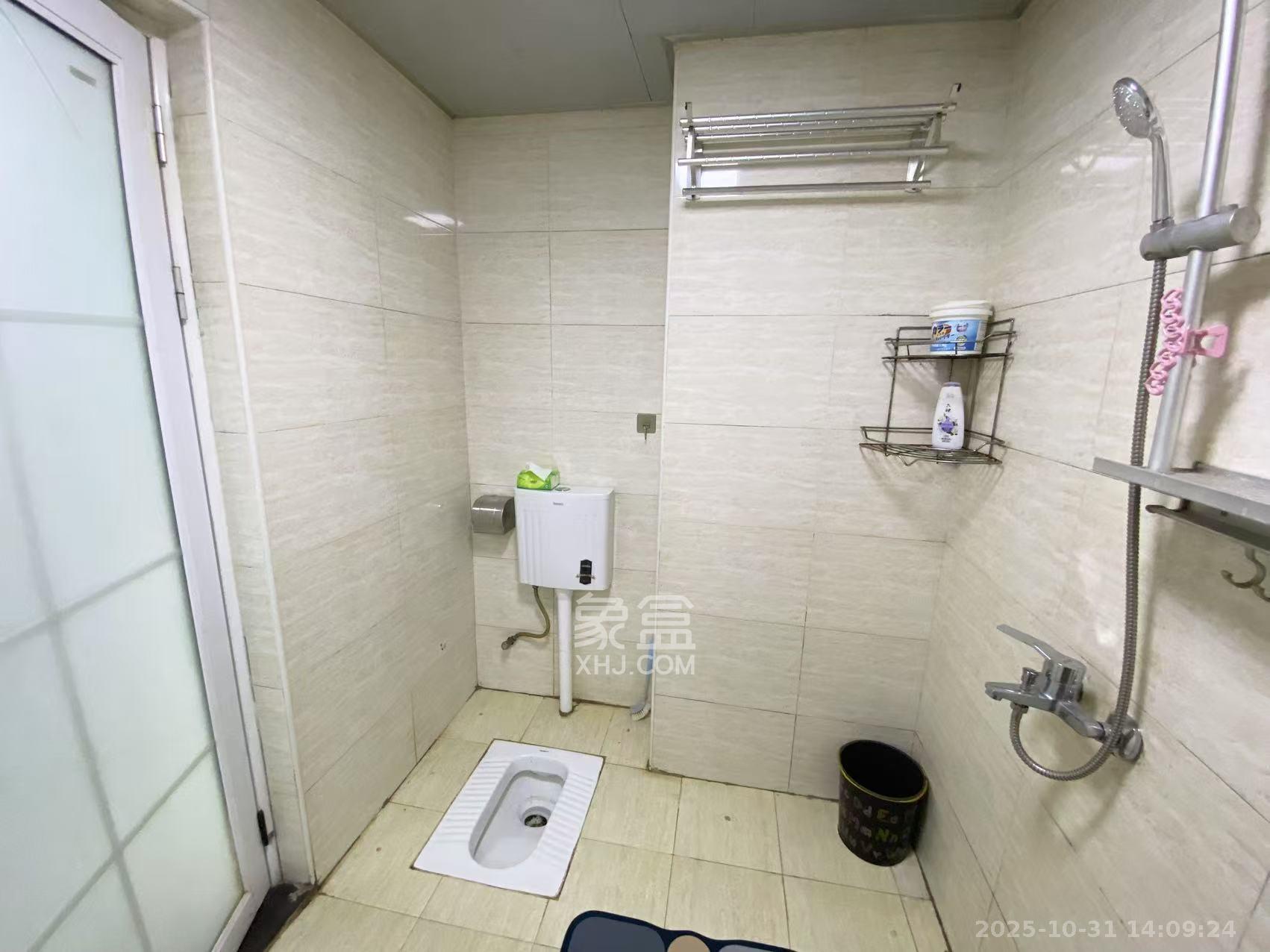 剑桥名门  1室1厅1卫    1300.0元/月室内图