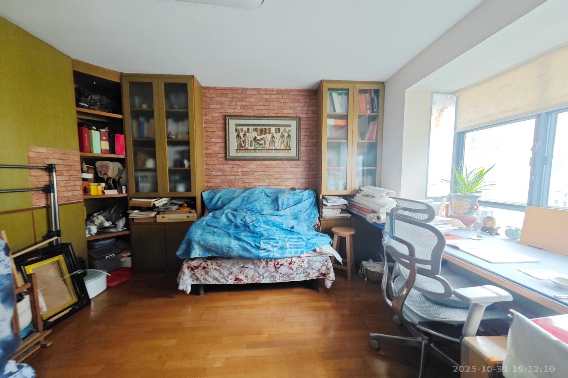 书香名邸  4室2厅2卫    168.0万 书香名邸  4室2厅2卫    168.0万卧室