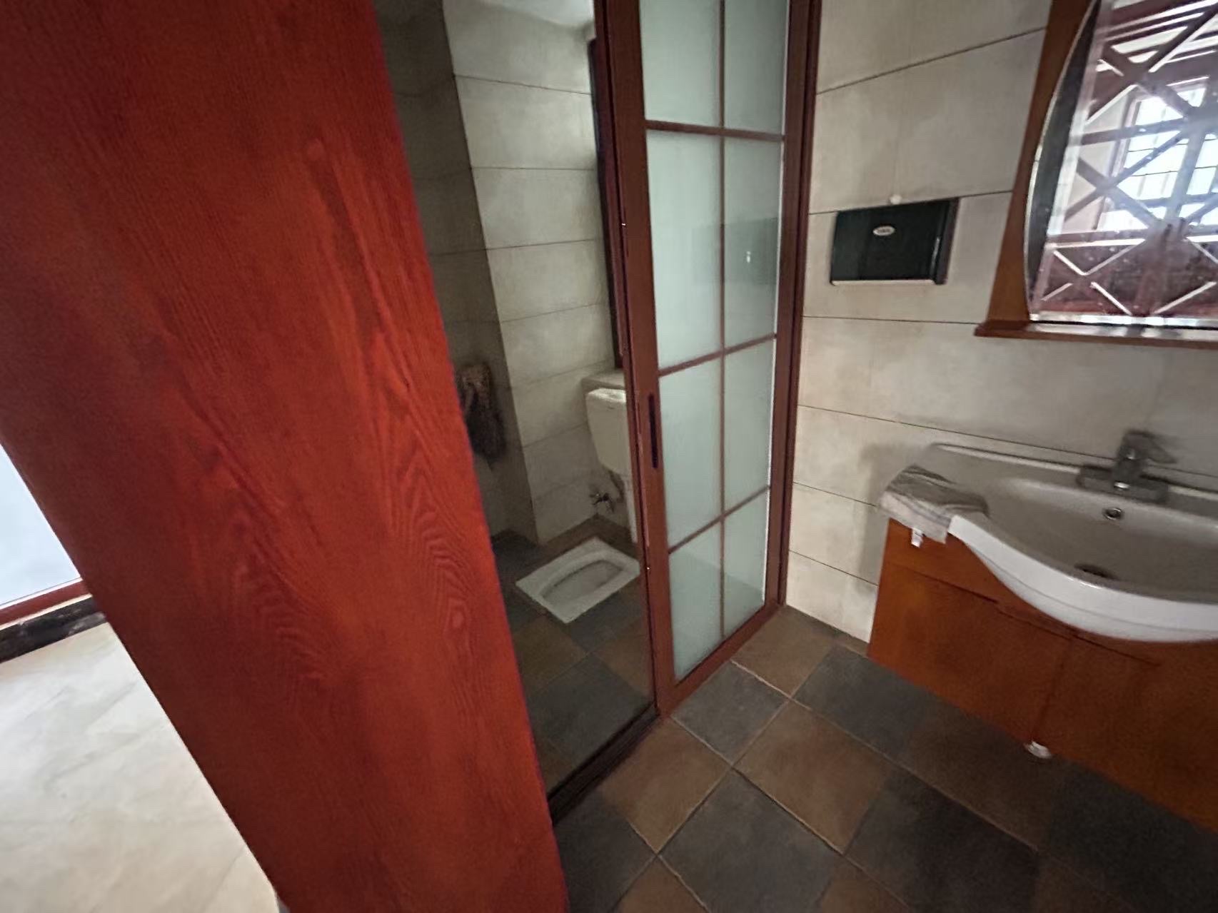 逸臣广场  1室1厅1卫    2600.0元/月室内图