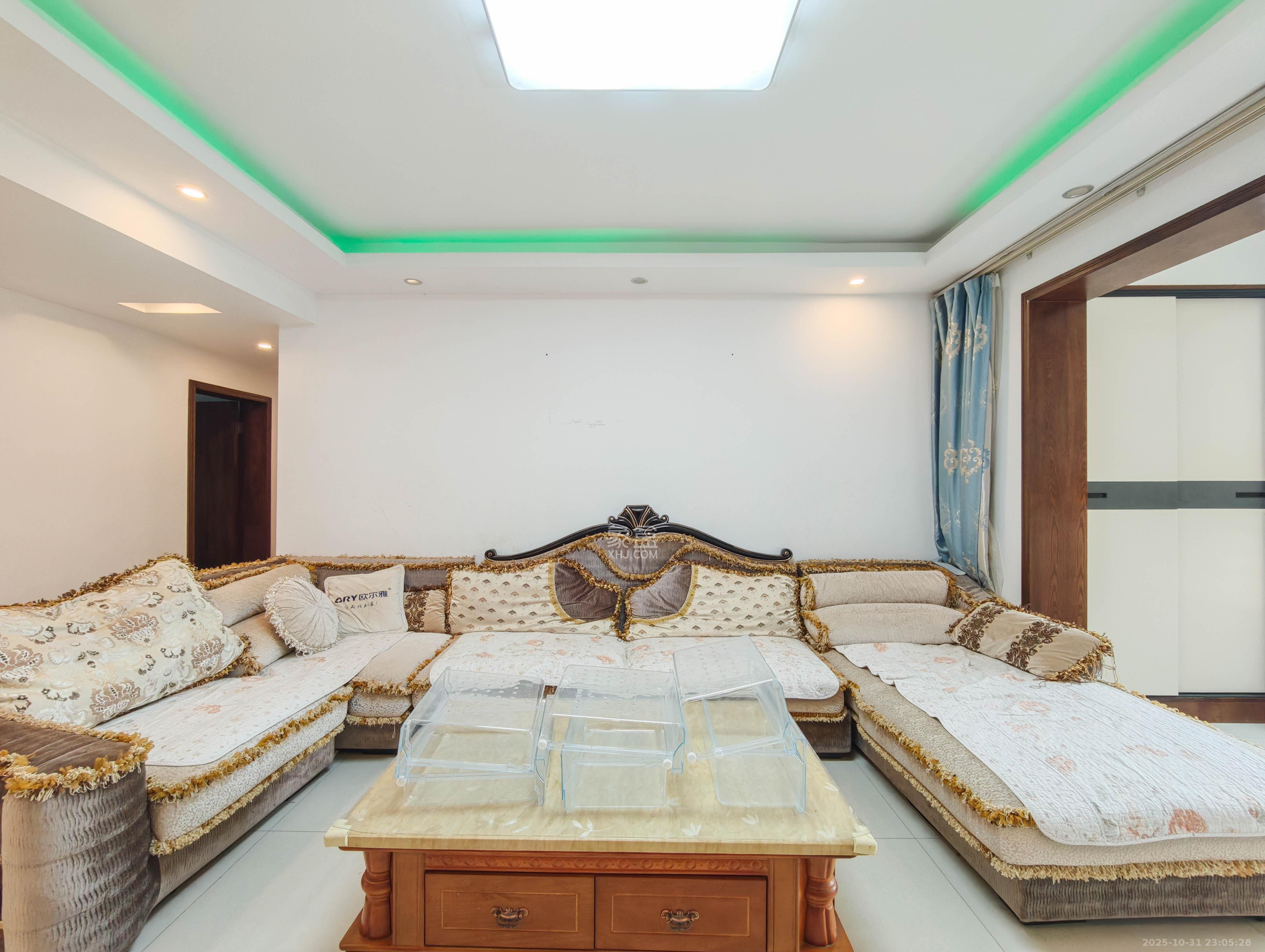 宏聚地中海 3室2厅2卫 115.0万 宏聚地中海 3室2厅2卫 115.0万客厅