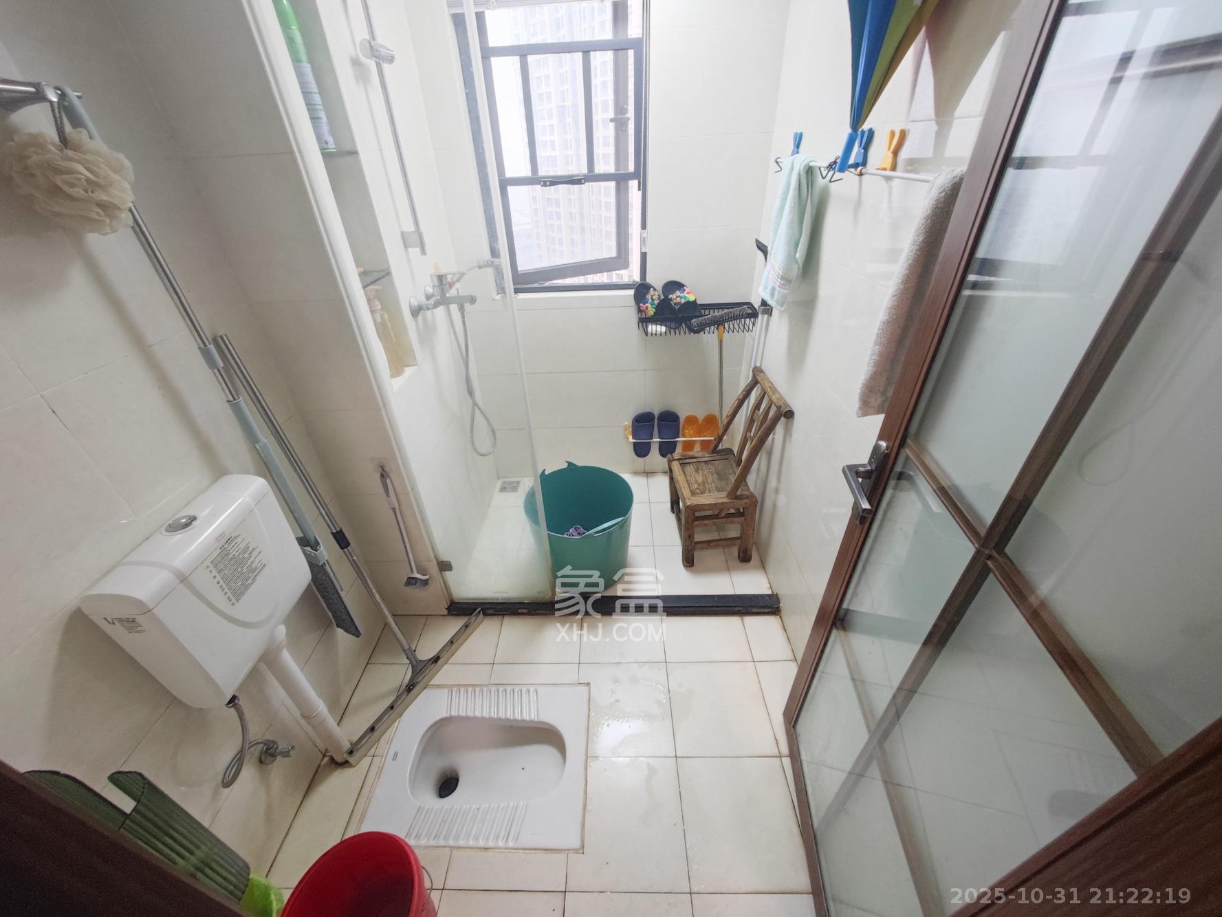 中建璟和城  4室2厅2卫    115.0万卫生间