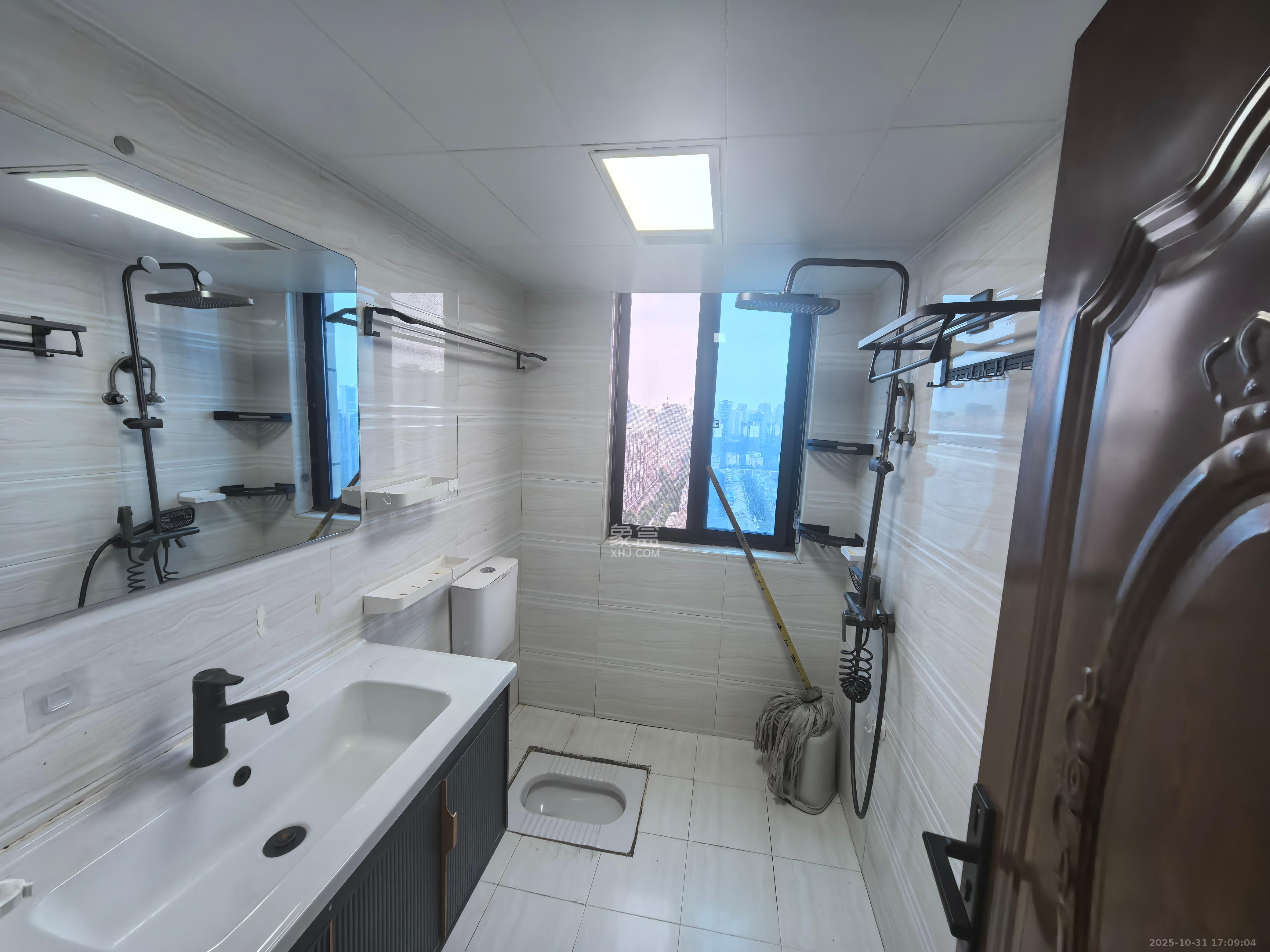 天下一家  3室2厅1卫    2900.0元/月室内图