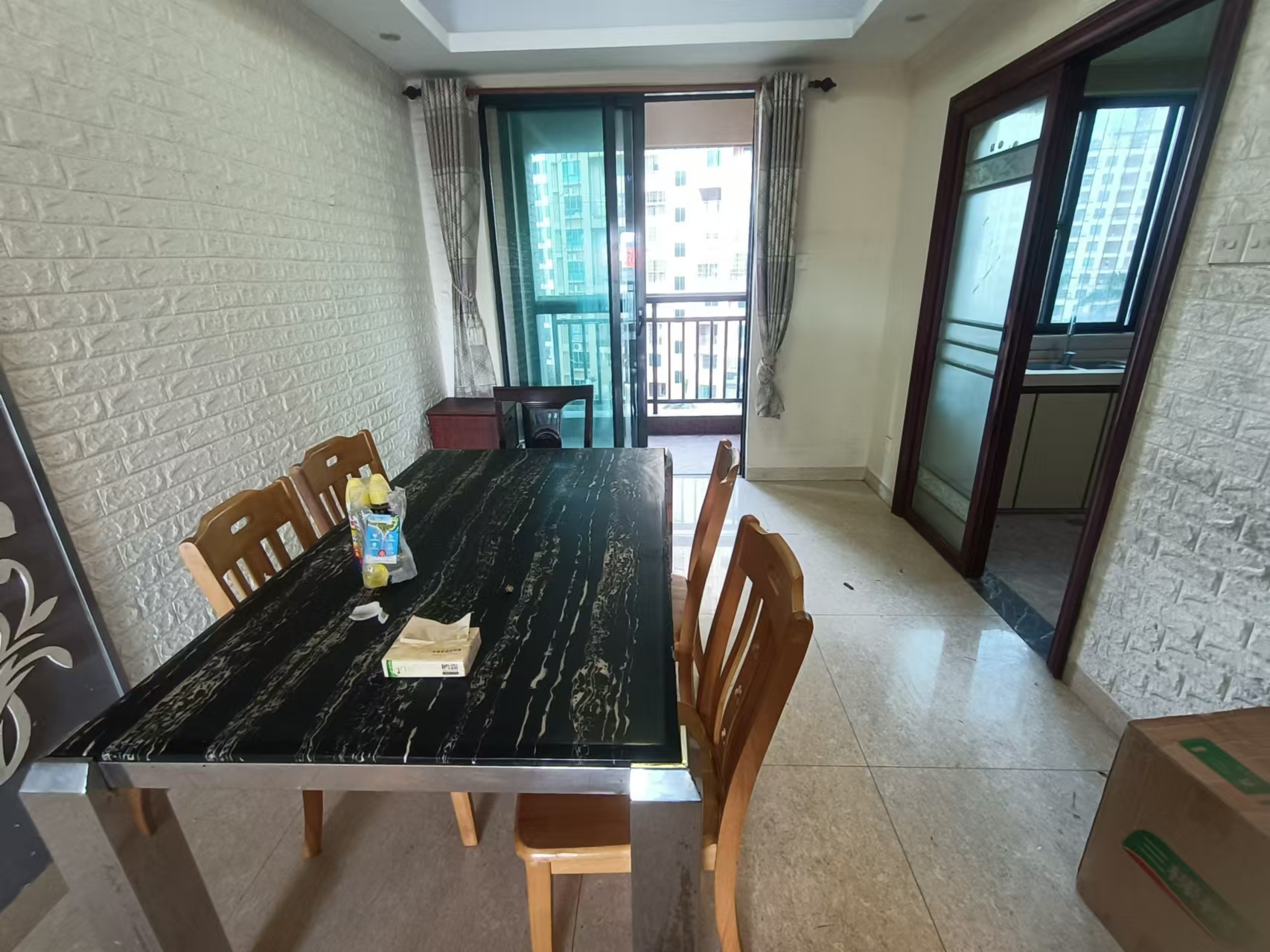 江畔人家  3室2厅2卫    2800.0元/月 江畔人家  3室2厅2卫    2800.0元/月室内图