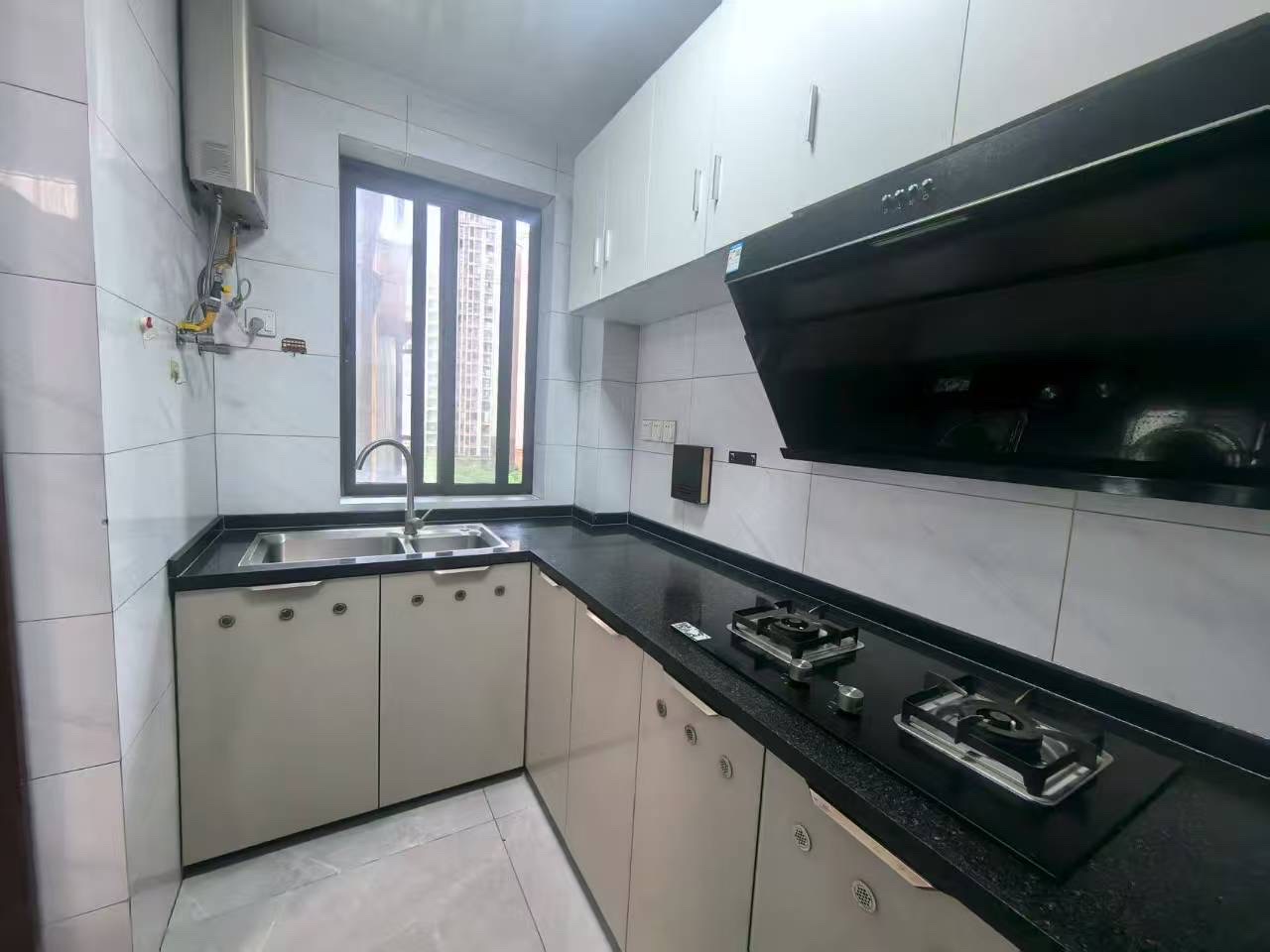 绿地海森林  3室2厅1卫    2200.0元/月 绿地海森林  3室2厅1卫    2200.0元/月室内图