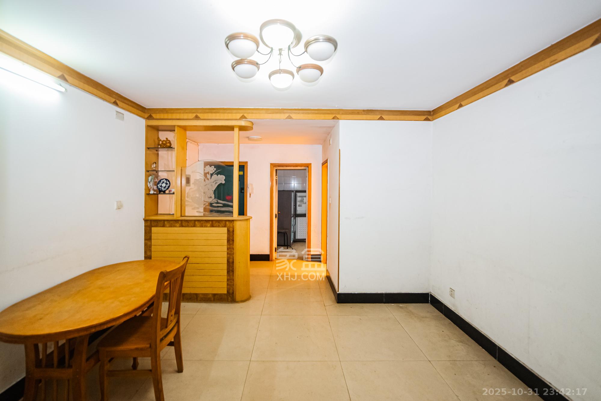 丽都苑  4室2厅2卫    77.0万客厅