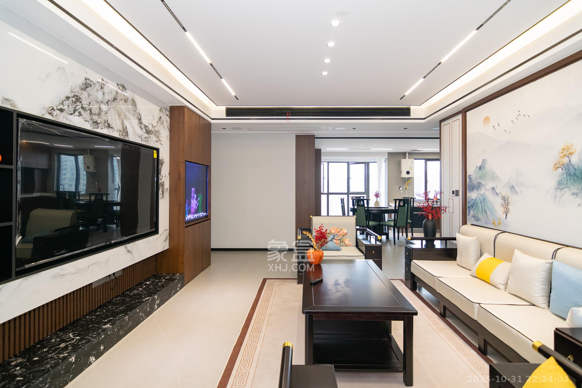 润和美郡(润和紫郡五期) 5室2厅2卫 135.0万 润和美郡(润和紫郡五期) 5室2厅2卫 135.0万客厅