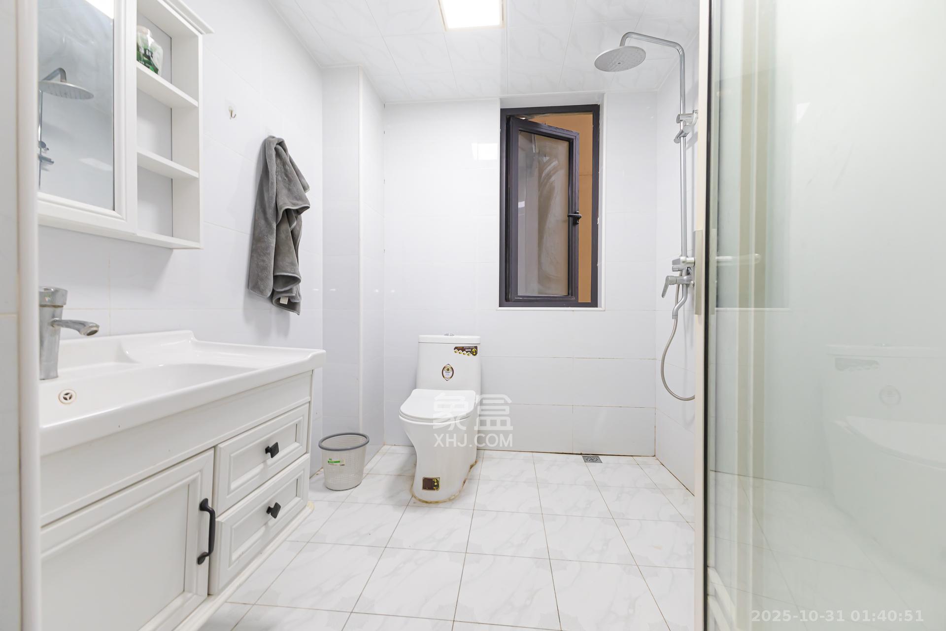 勤诚达境界城  4室2厅2卫    123.0万卫生间