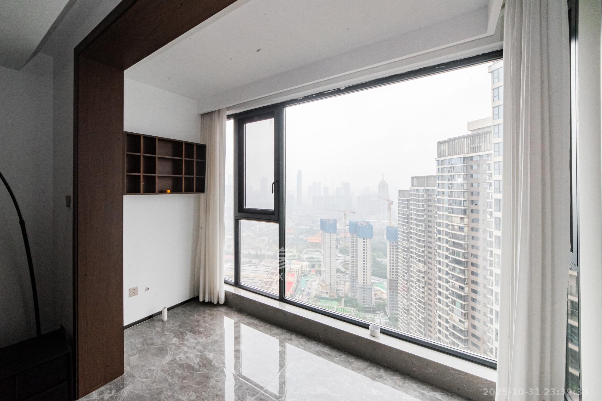 北辰瀚江府  3室2厅2卫    240.0万阳台