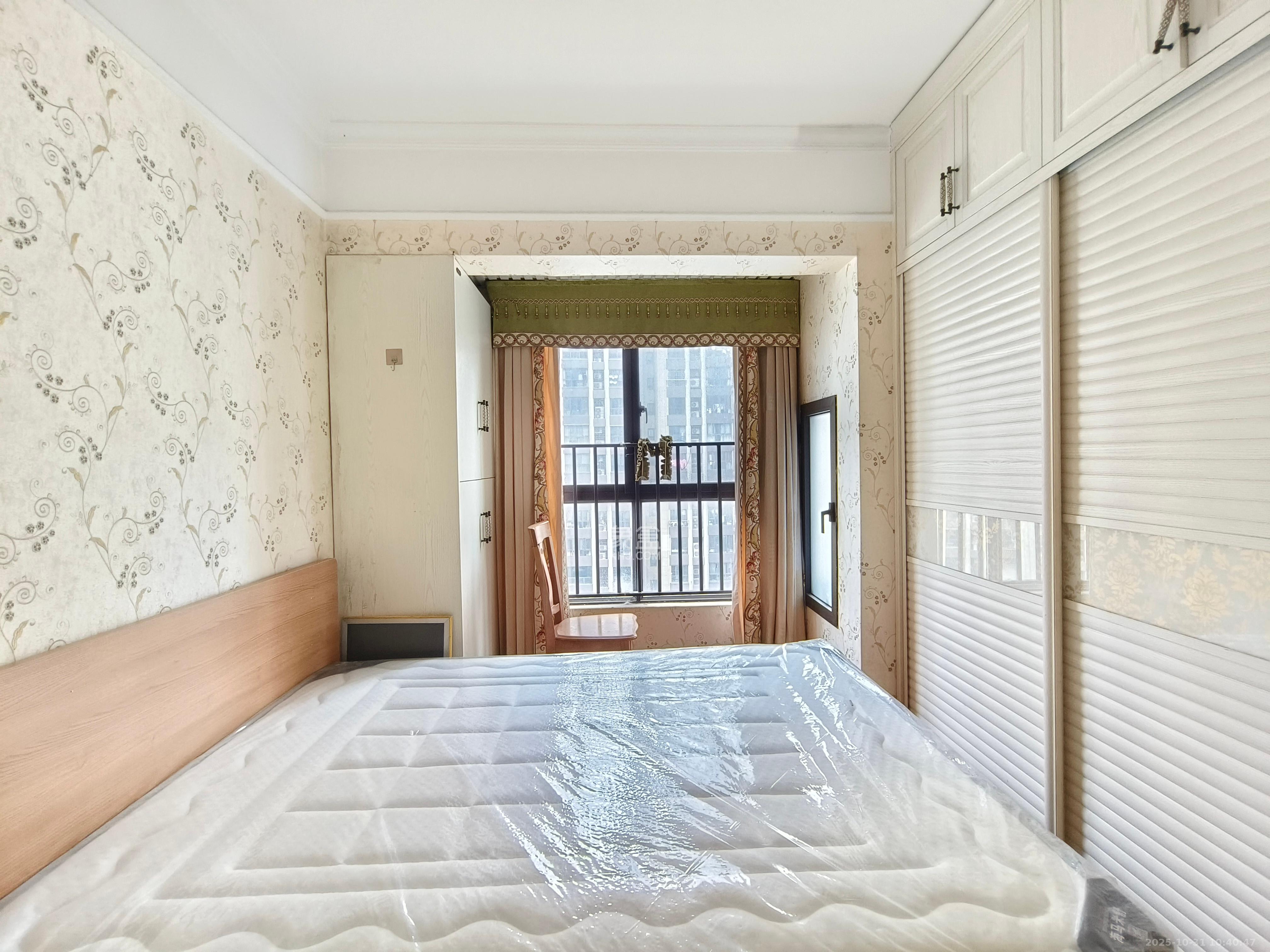 绿地中央广场  3室2厅1卫    3000.0元/月 绿地中央广场  3室2厅1卫    3000.0元/月室内图