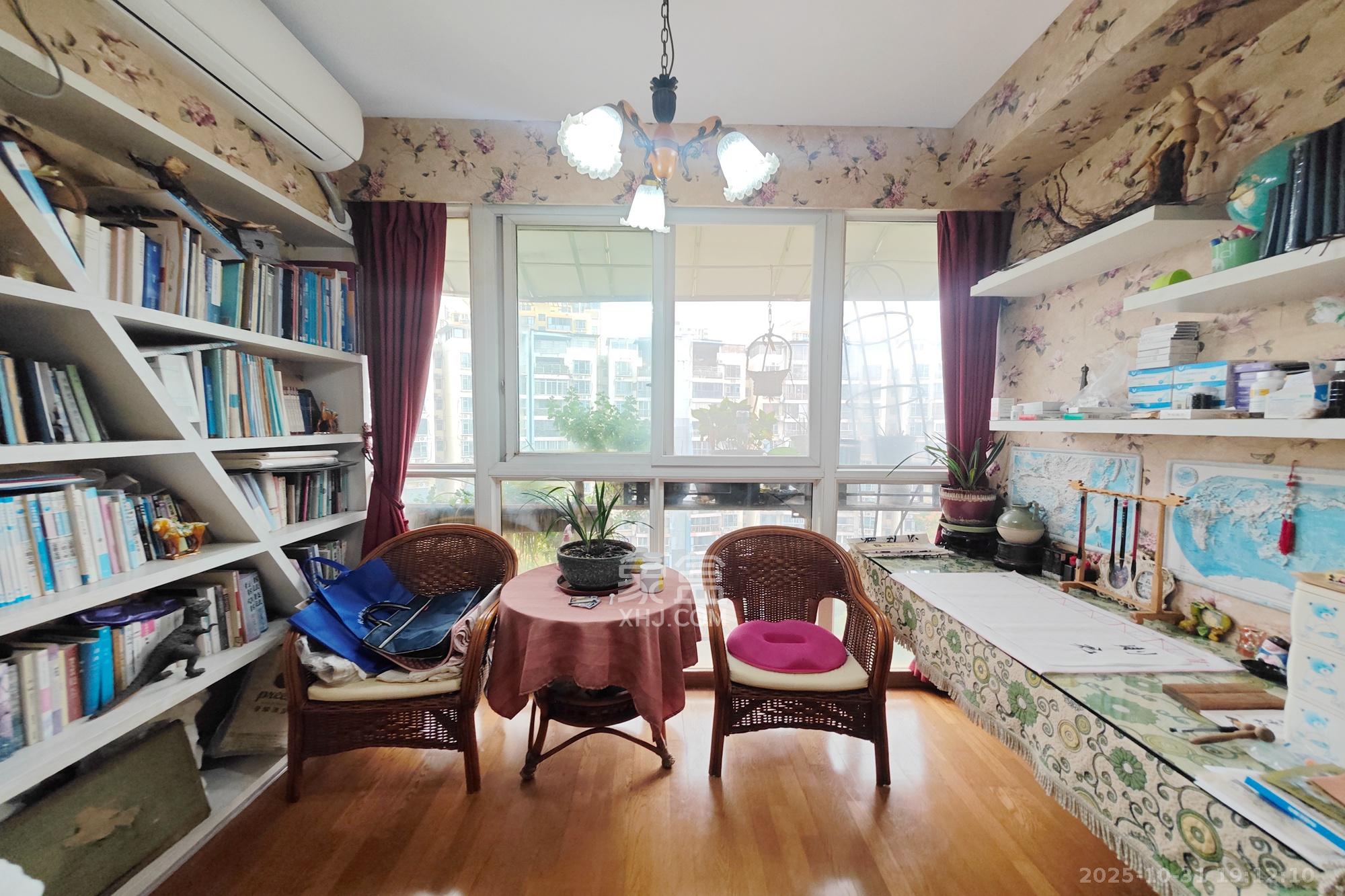 书香名邸  4室2厅2卫    168.0万 书香名邸  4室2厅2卫    168.0万阳台