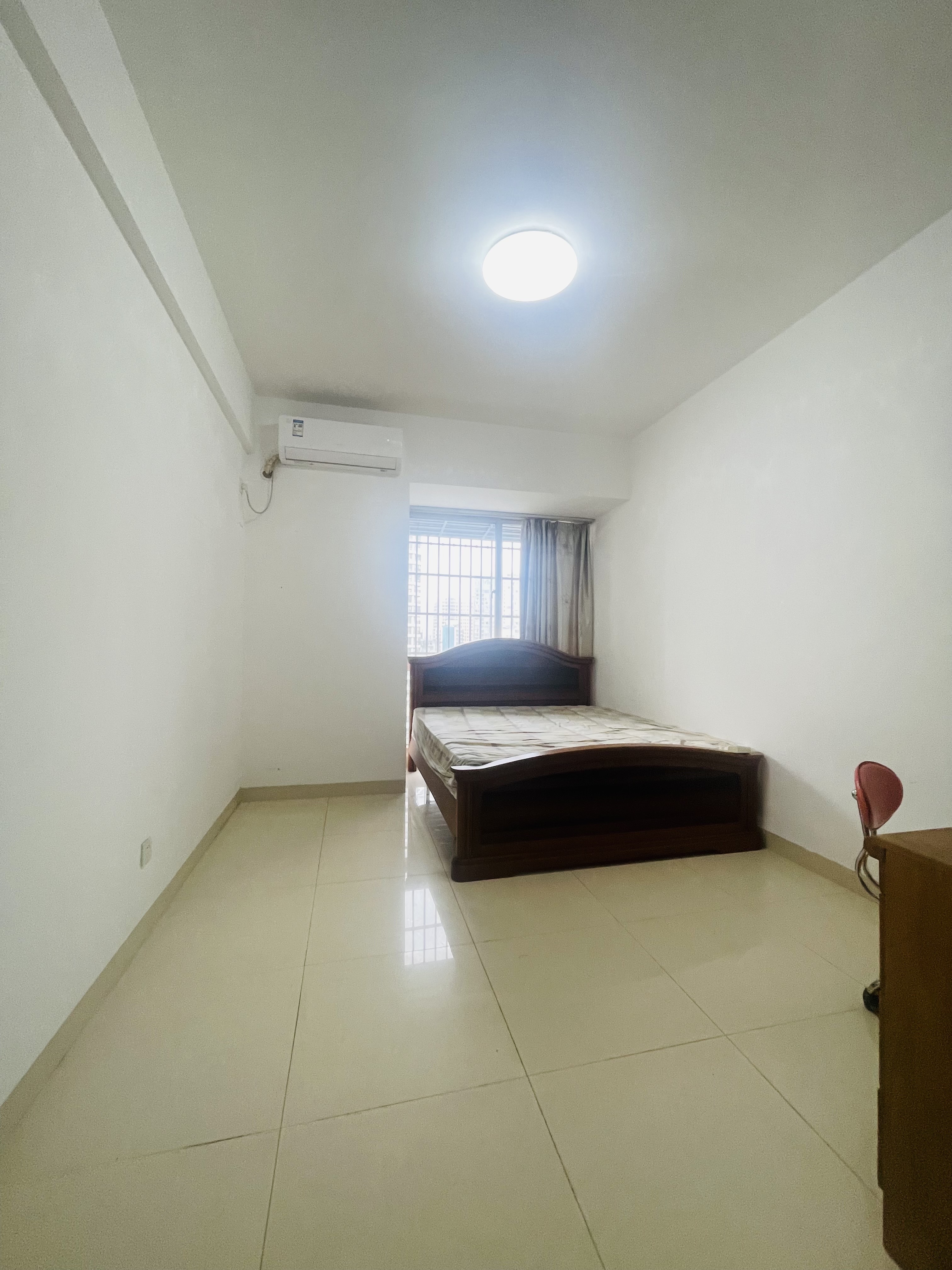 利亨花园  3室2厅2卫    185.0万客厅