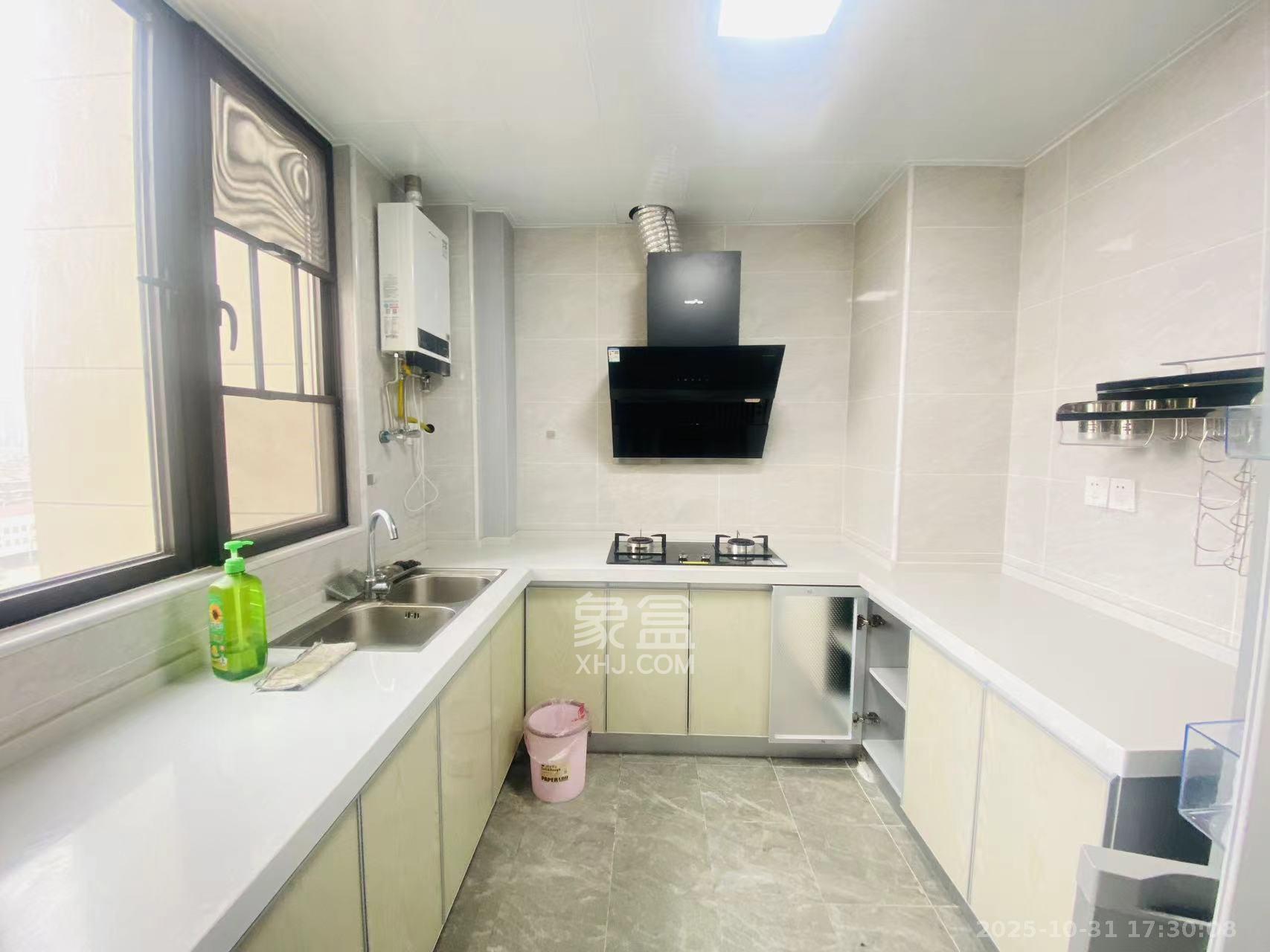 保利大都汇四期  4室2厅2卫    4500.0元/月室内图