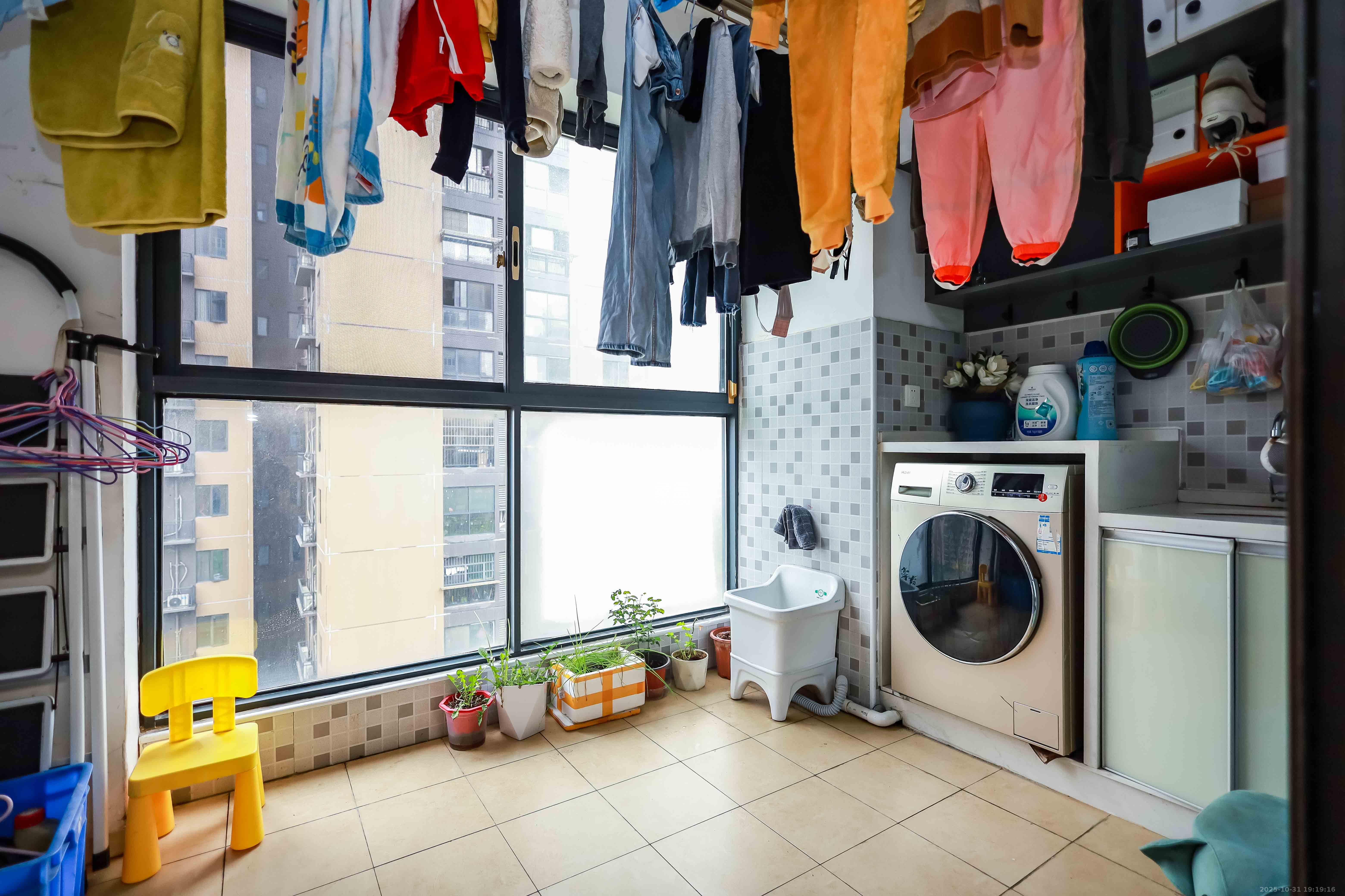 麓谷小镇  3室2厅1卫    58.8万阳台